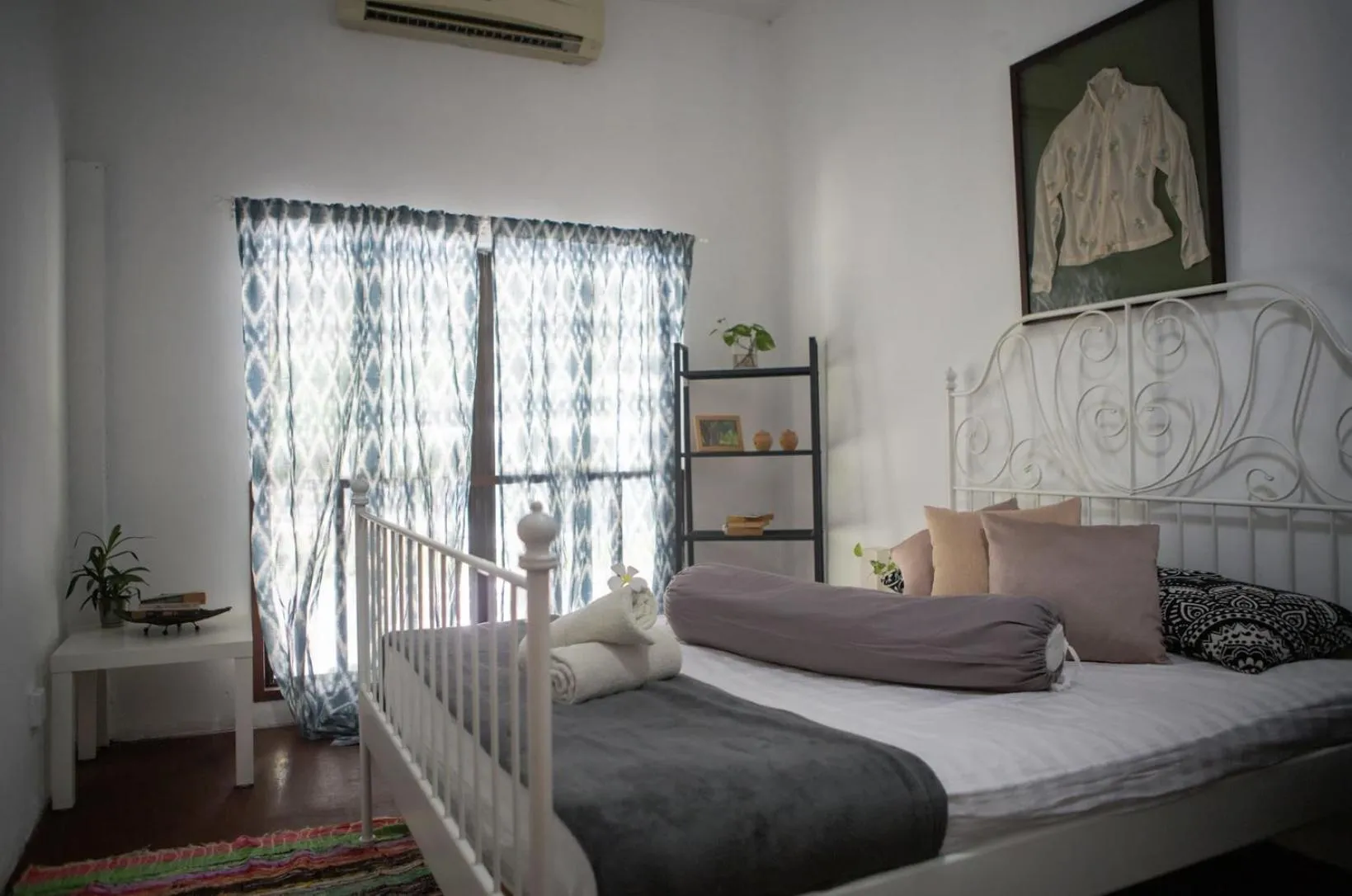 Bed in Rouhi Retreats By Doulos