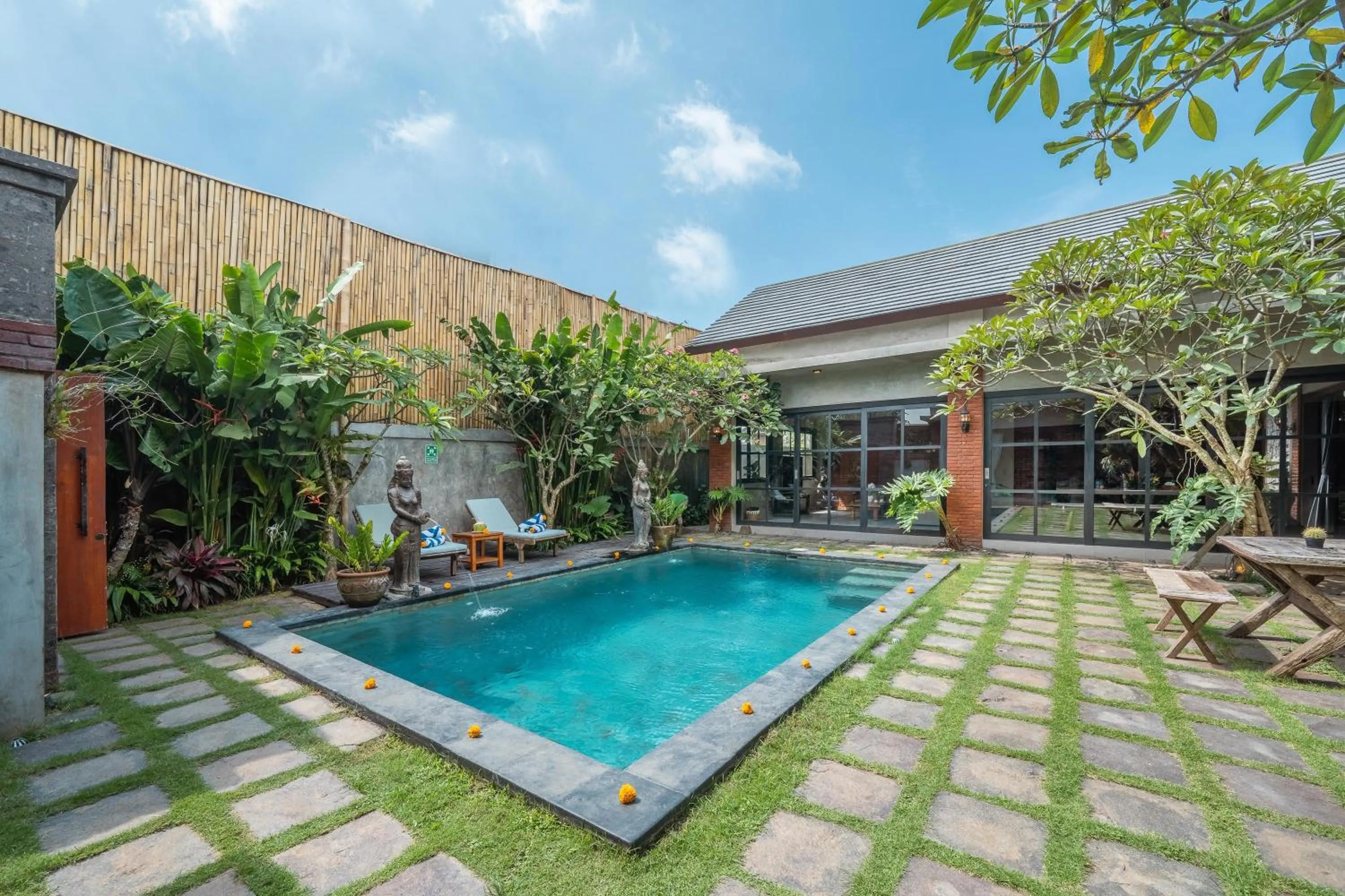 Swimming pool in Villa Jonsu Uluwatu by Nagisa Bali