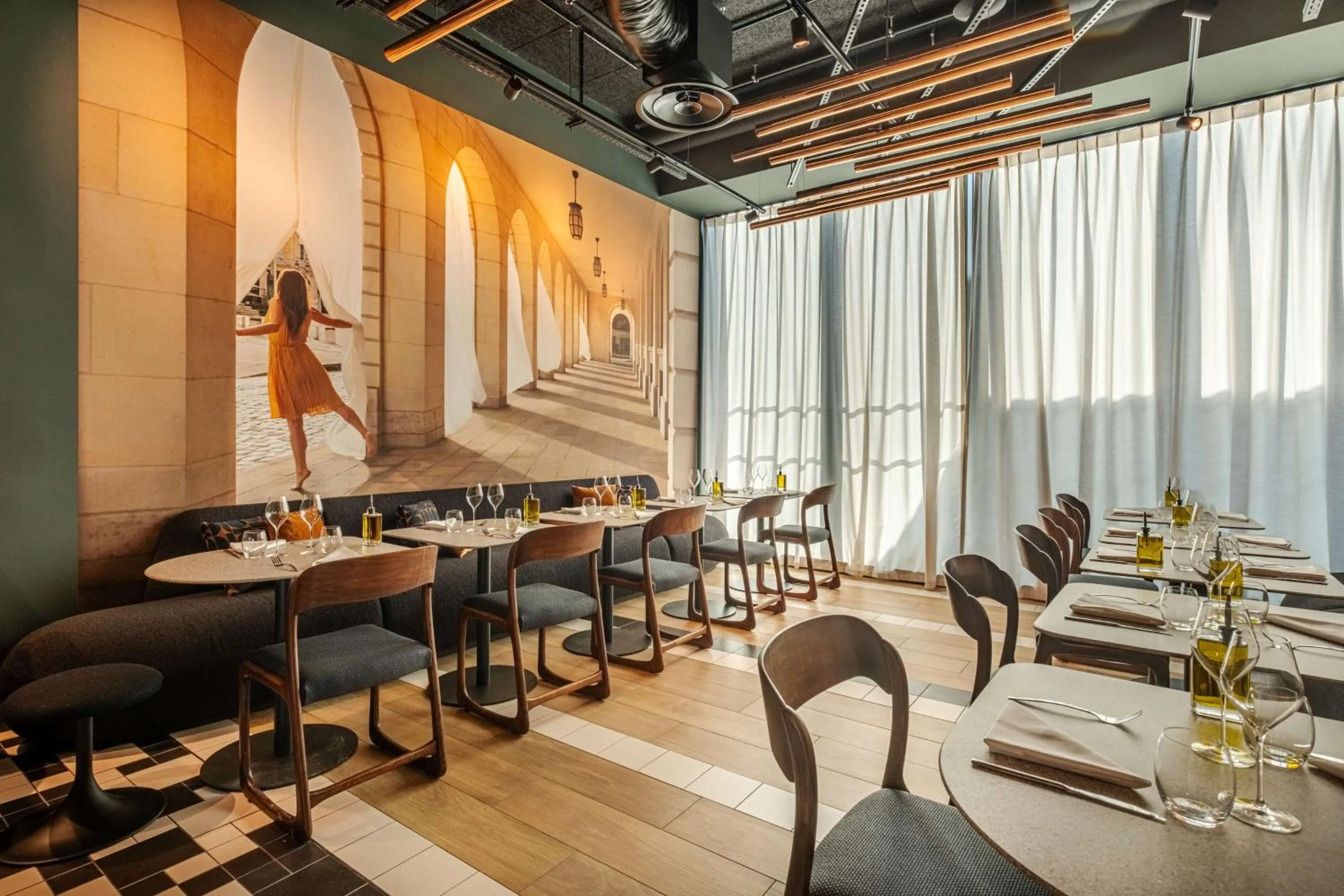 Restaurant/places to eat in Radisson Hotel Reims