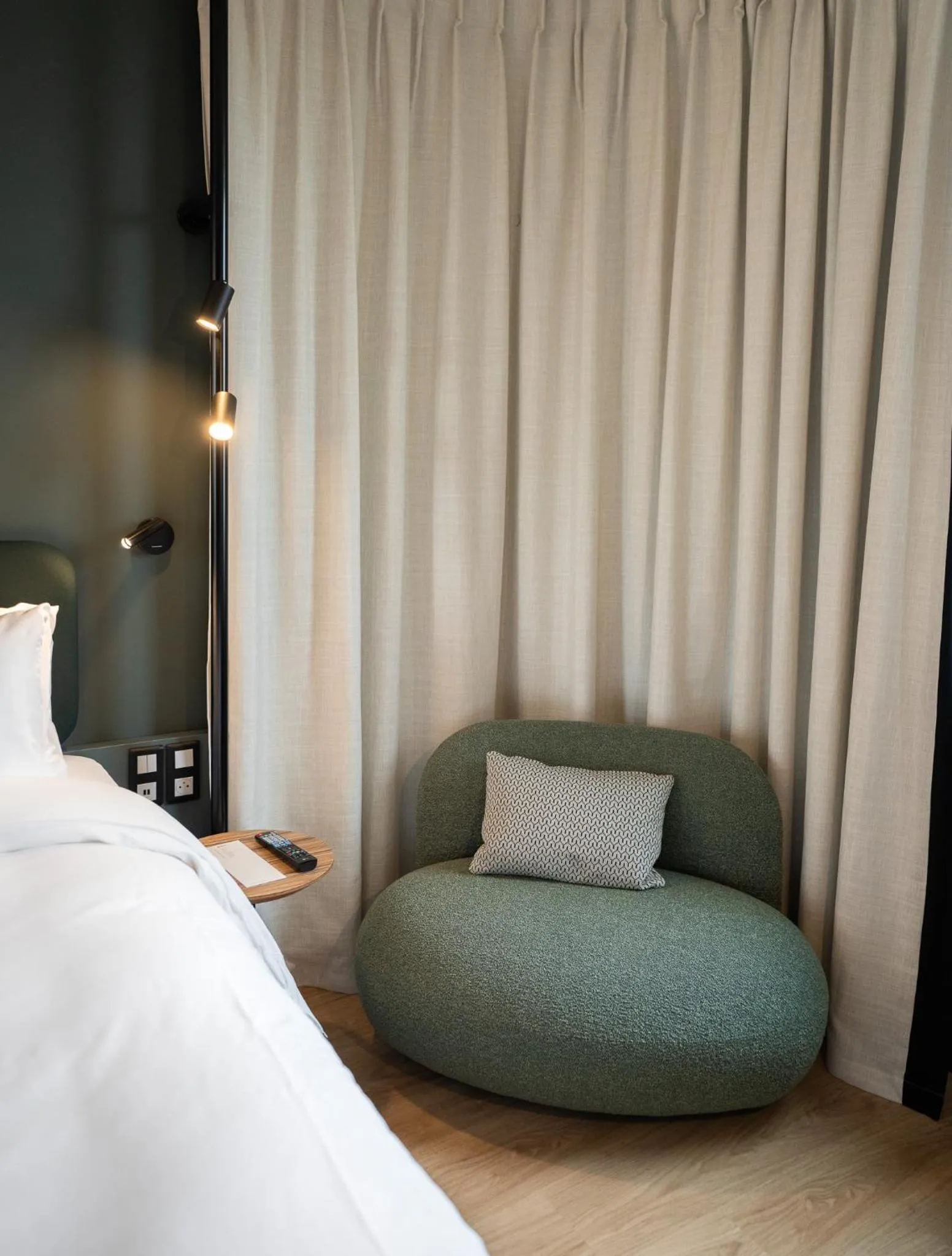 Bedroom, Bed in Radisson Hotel Reims