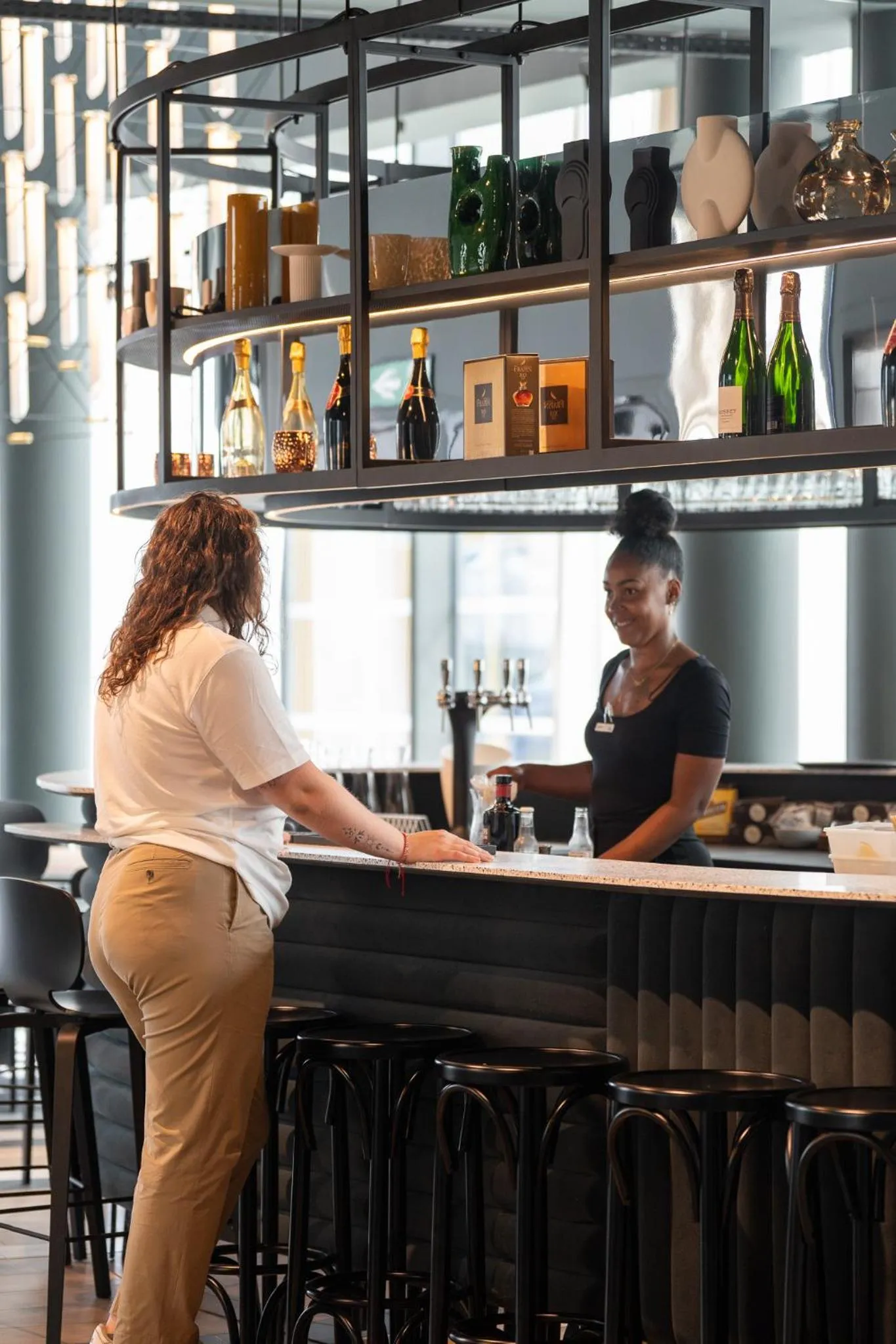 Lounge or bar in Radisson Hotel Reims
