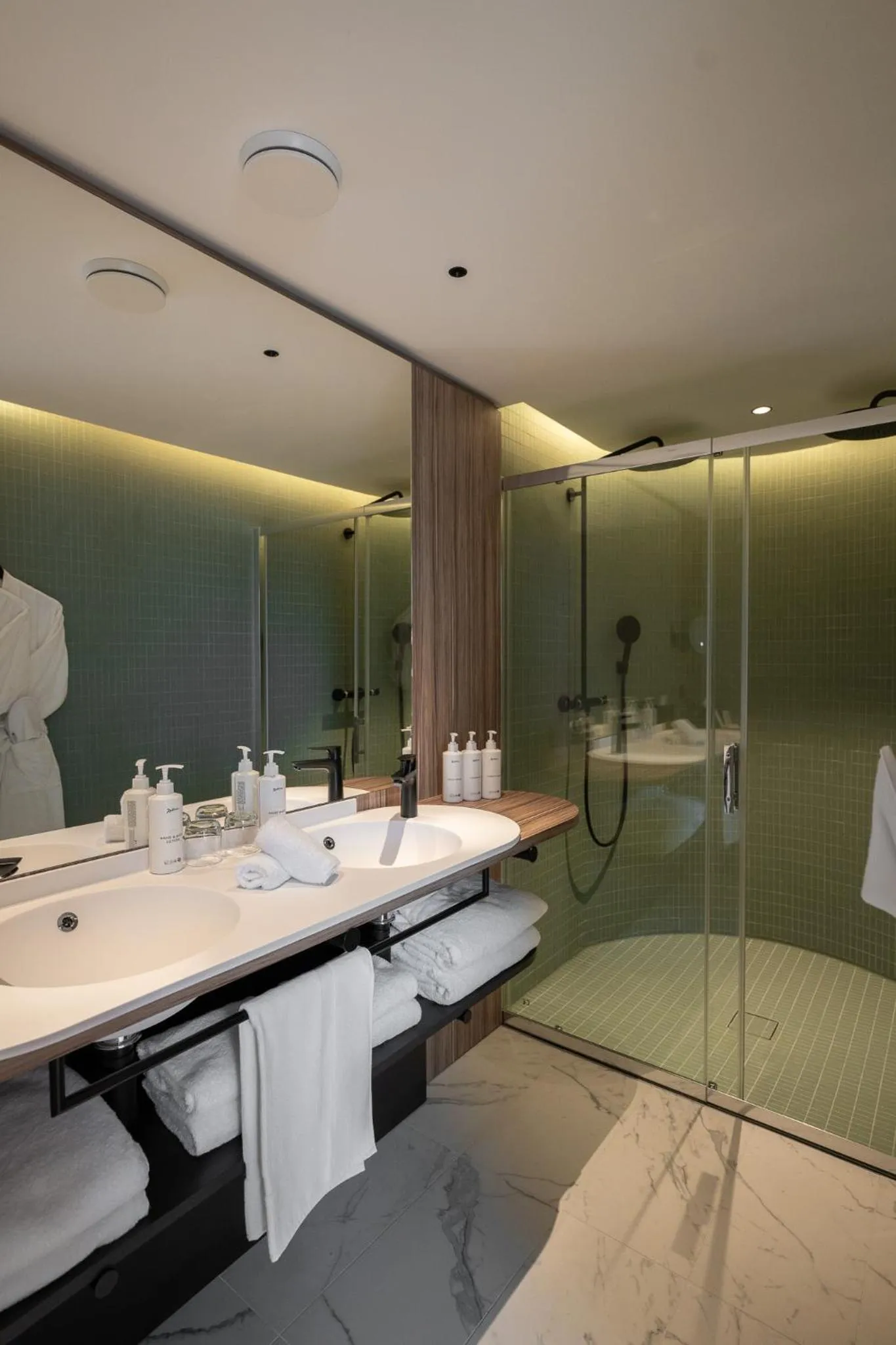 Bathroom in Radisson Hotel Reims