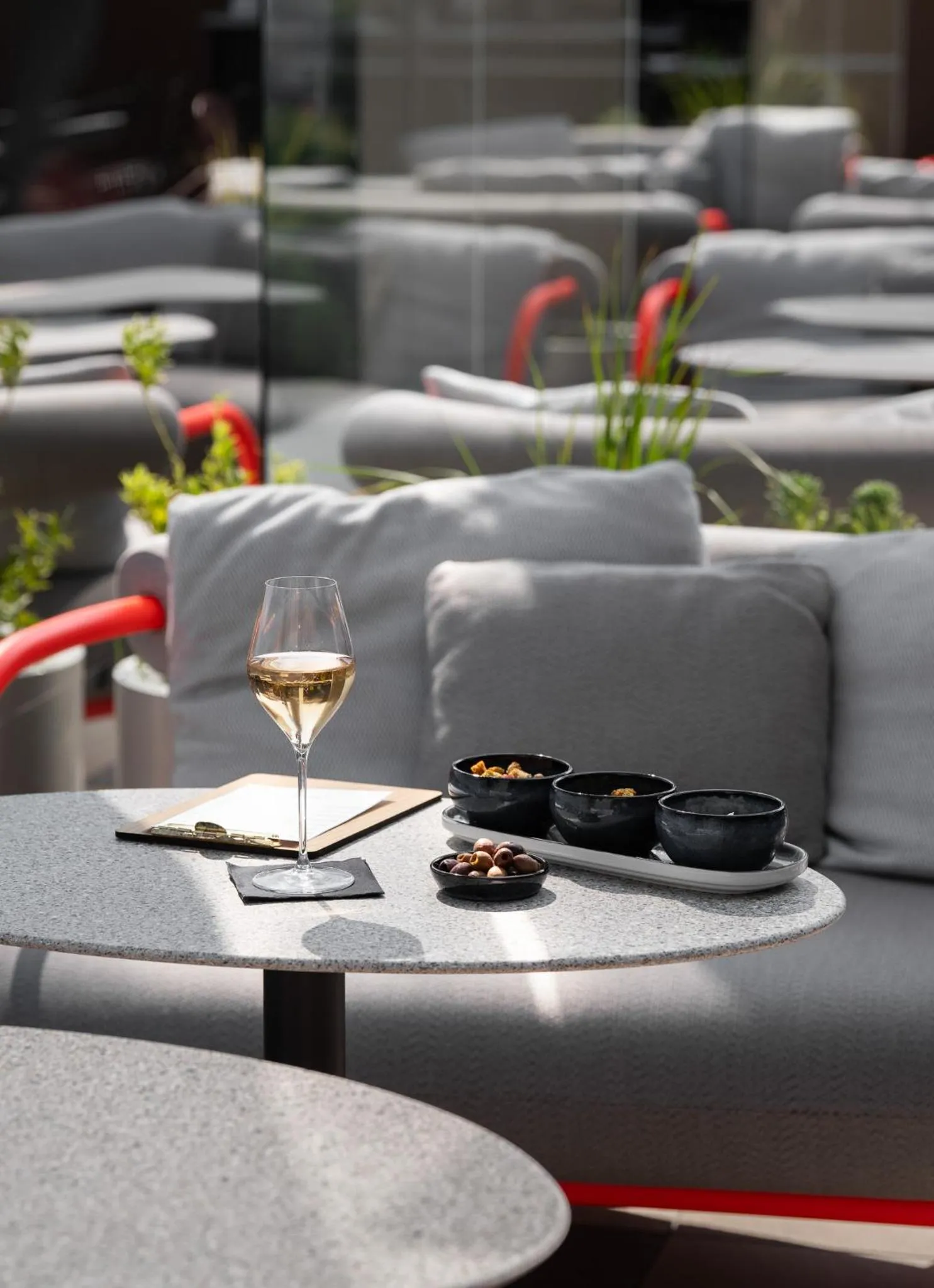 Lounge or bar in Radisson Hotel Reims