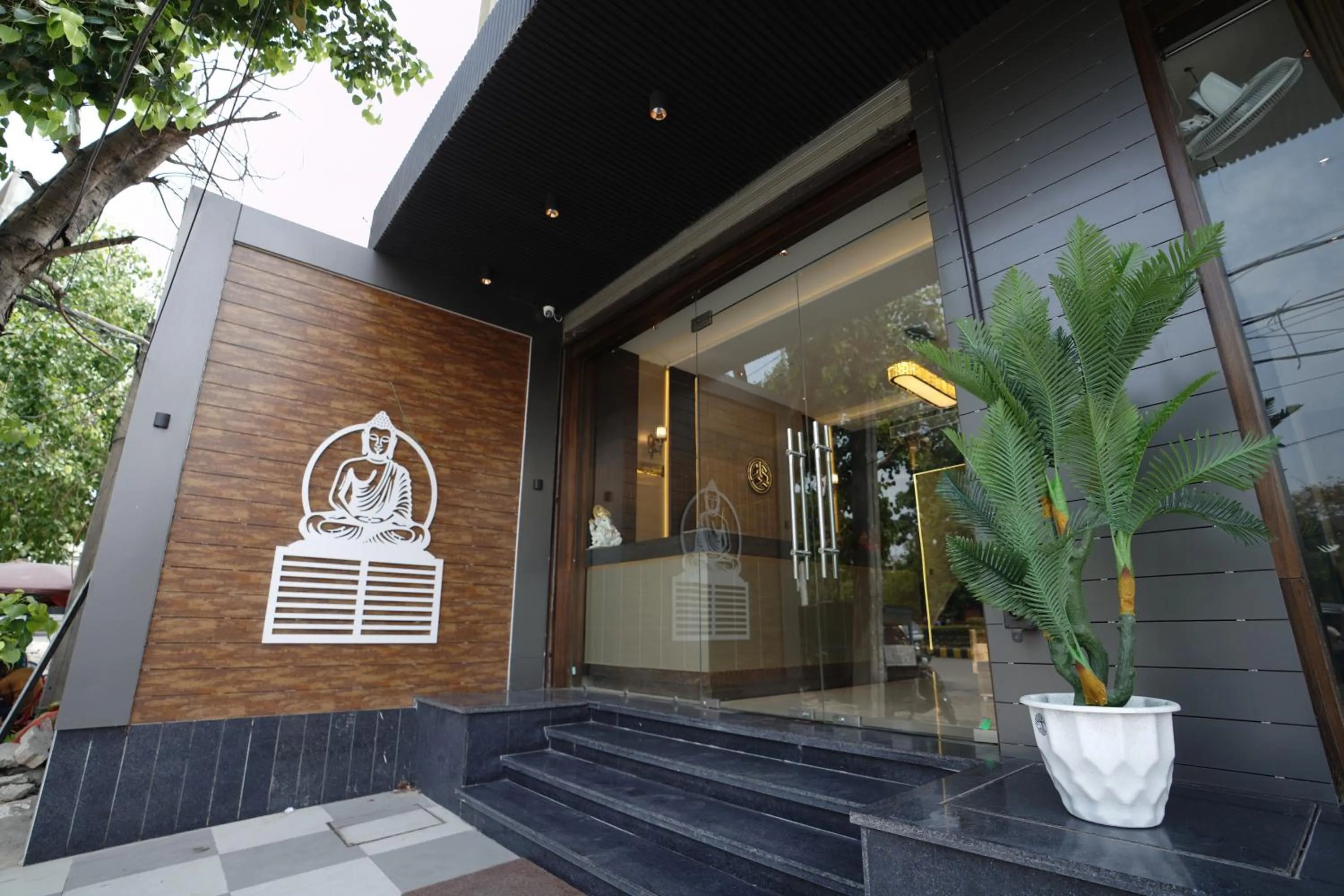 Facade/entrance in HOTEL CASA ROYALE