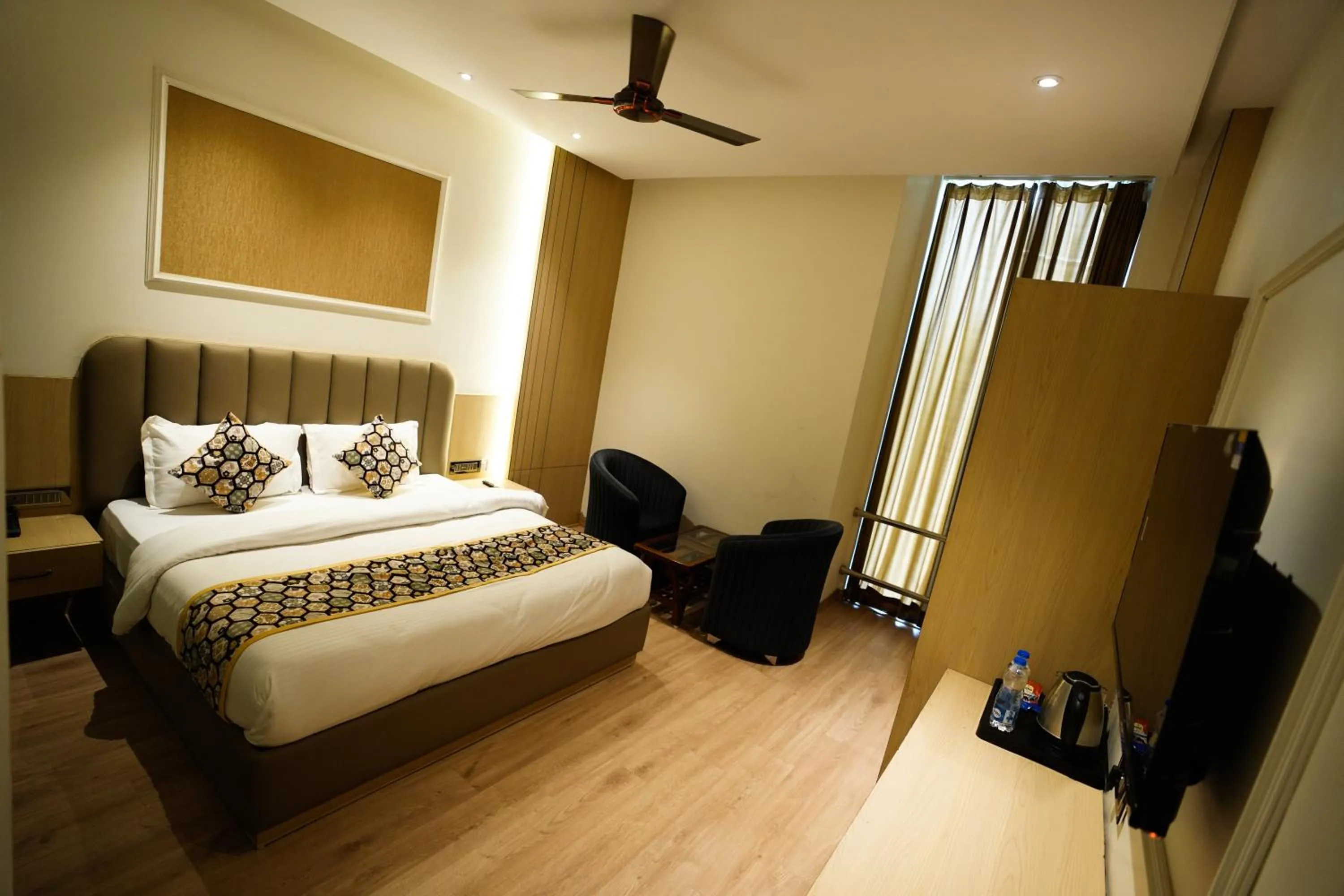 Shower in HOTEL CASA ROYALE