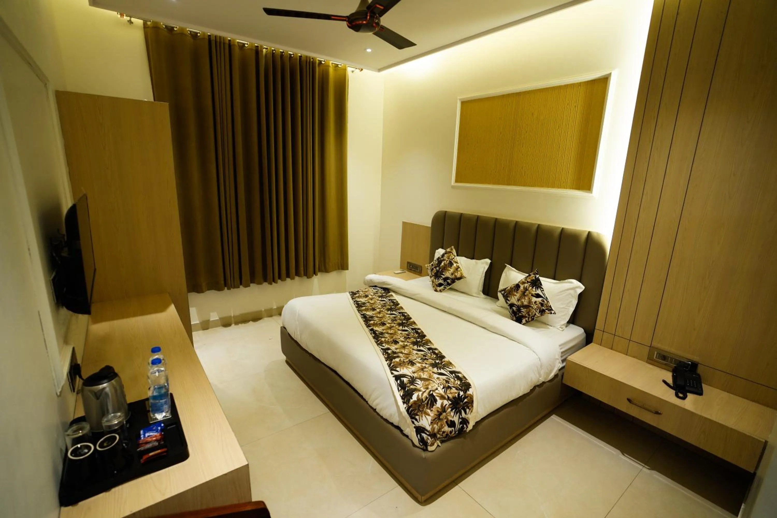 Shower in HOTEL CASA ROYALE