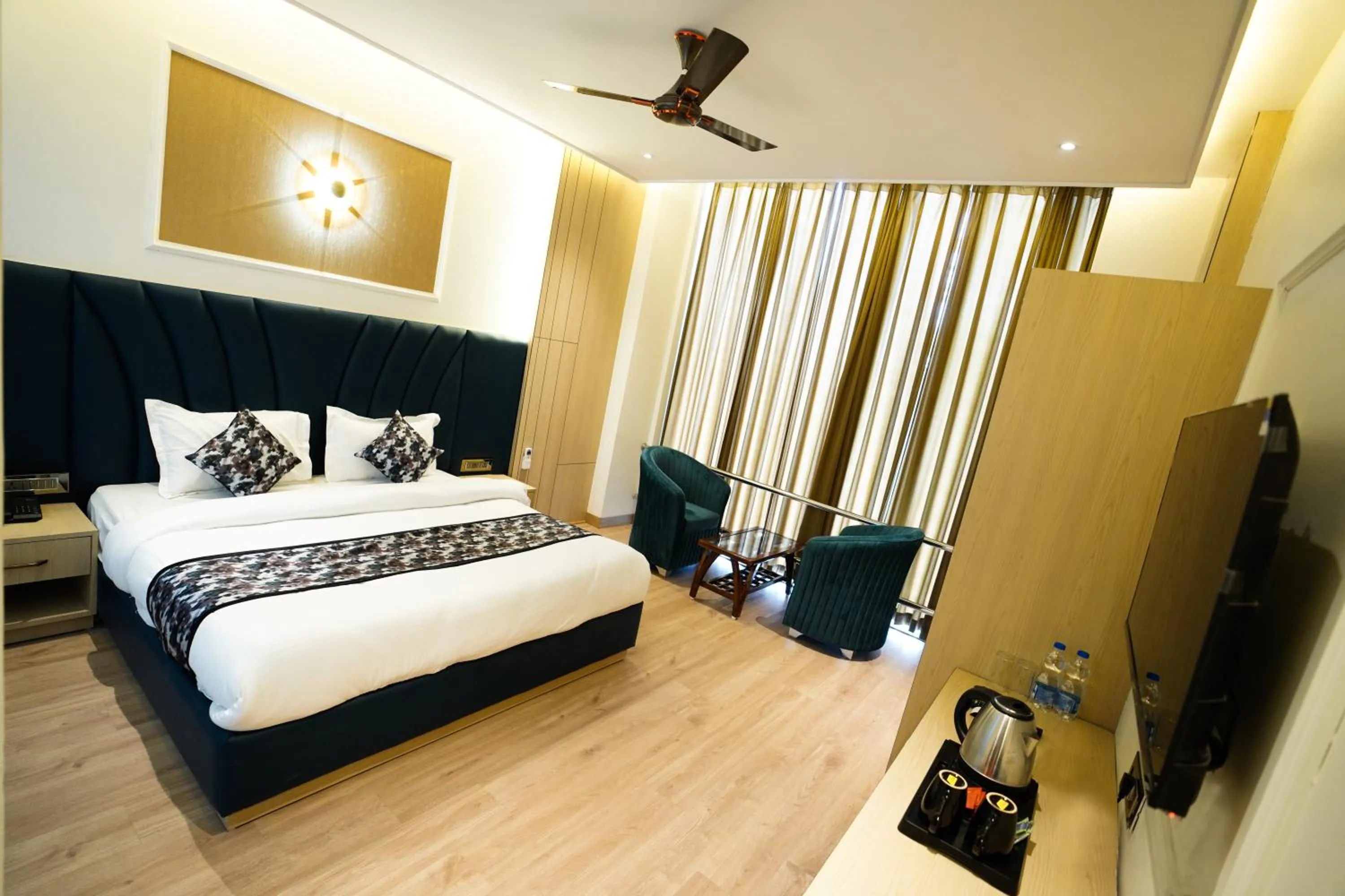 Shower in HOTEL CASA ROYALE