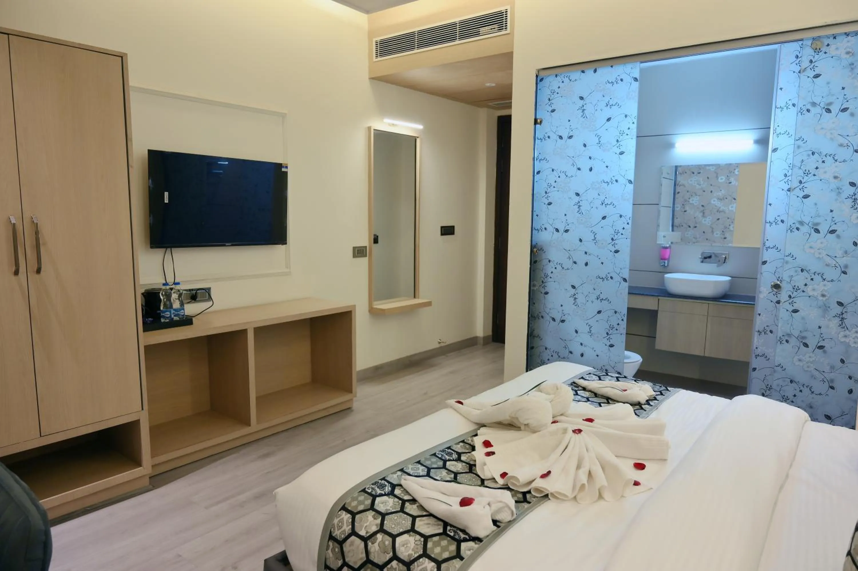 Bedroom in HOTEL CASA ROYALE