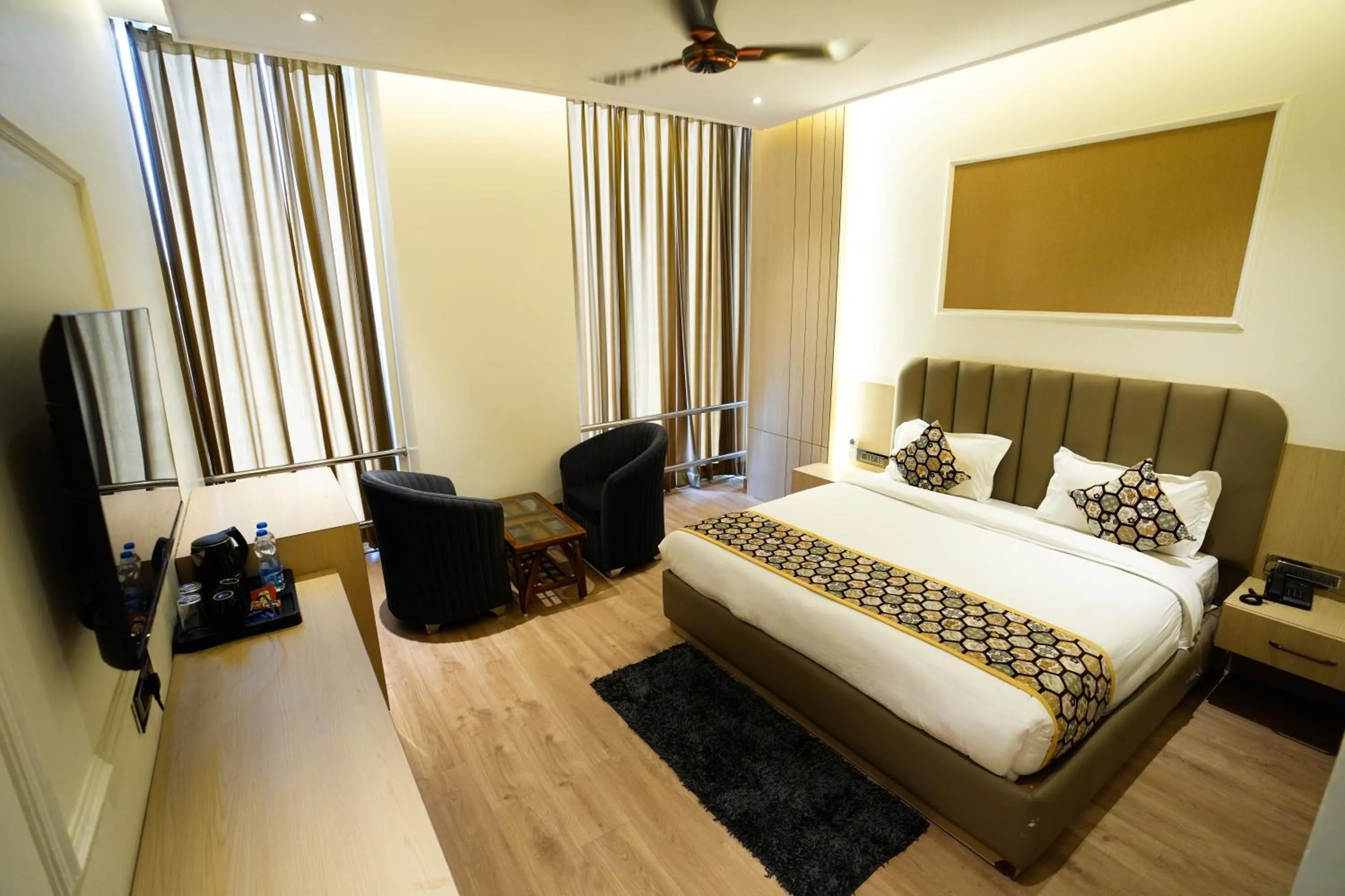 Shower in HOTEL CASA ROYALE