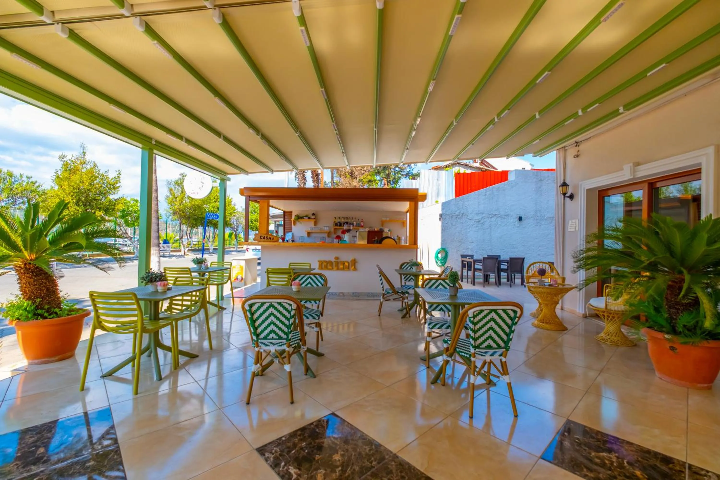 Lounge or bar in Cennet Life Hotel