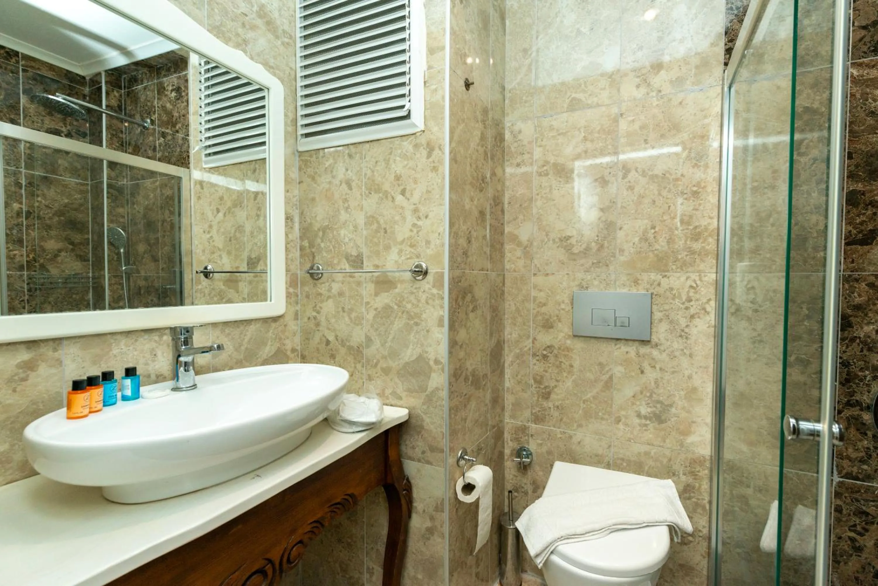 Bathroom in Cennet Life Hotel