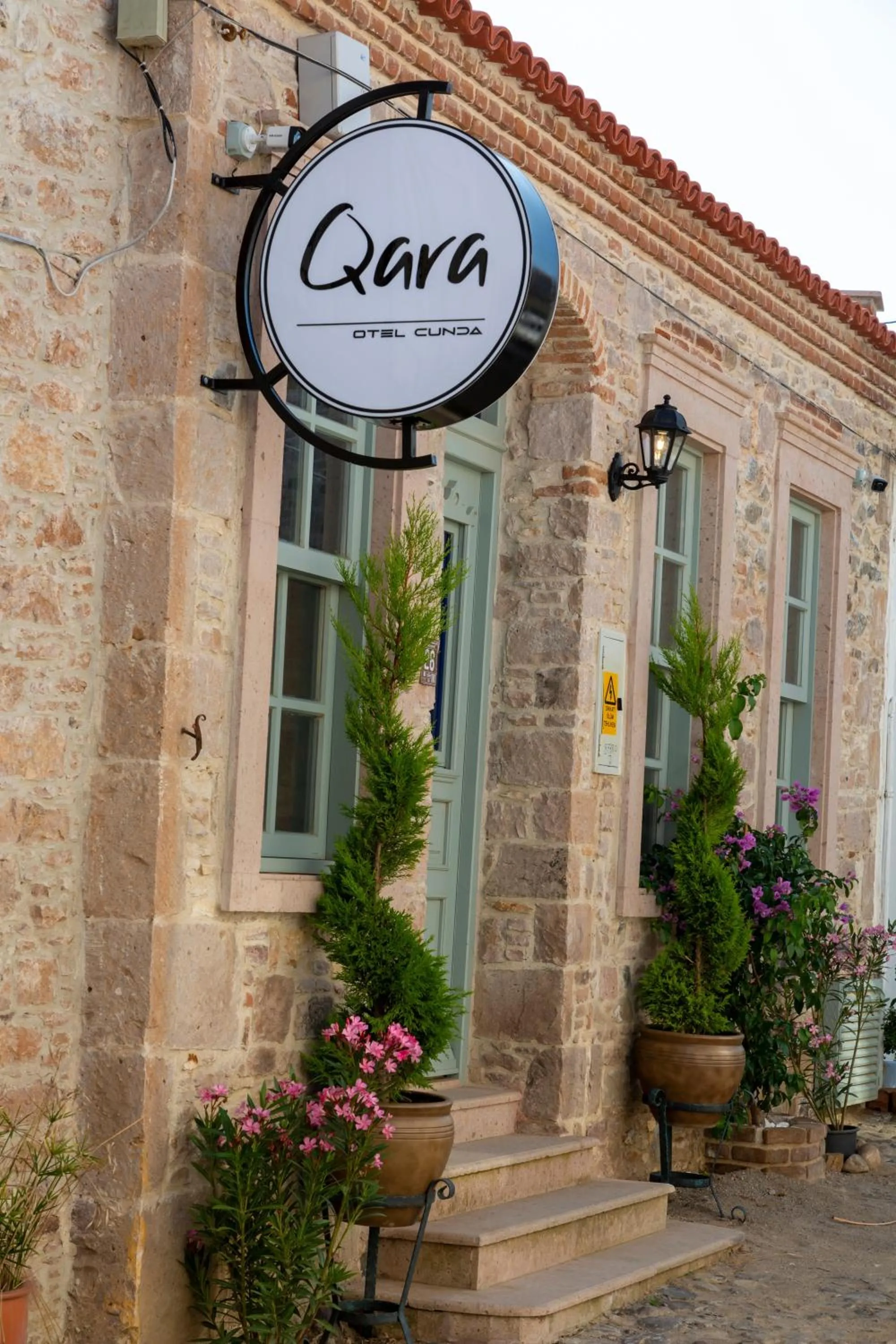 Property building in Qara Otel