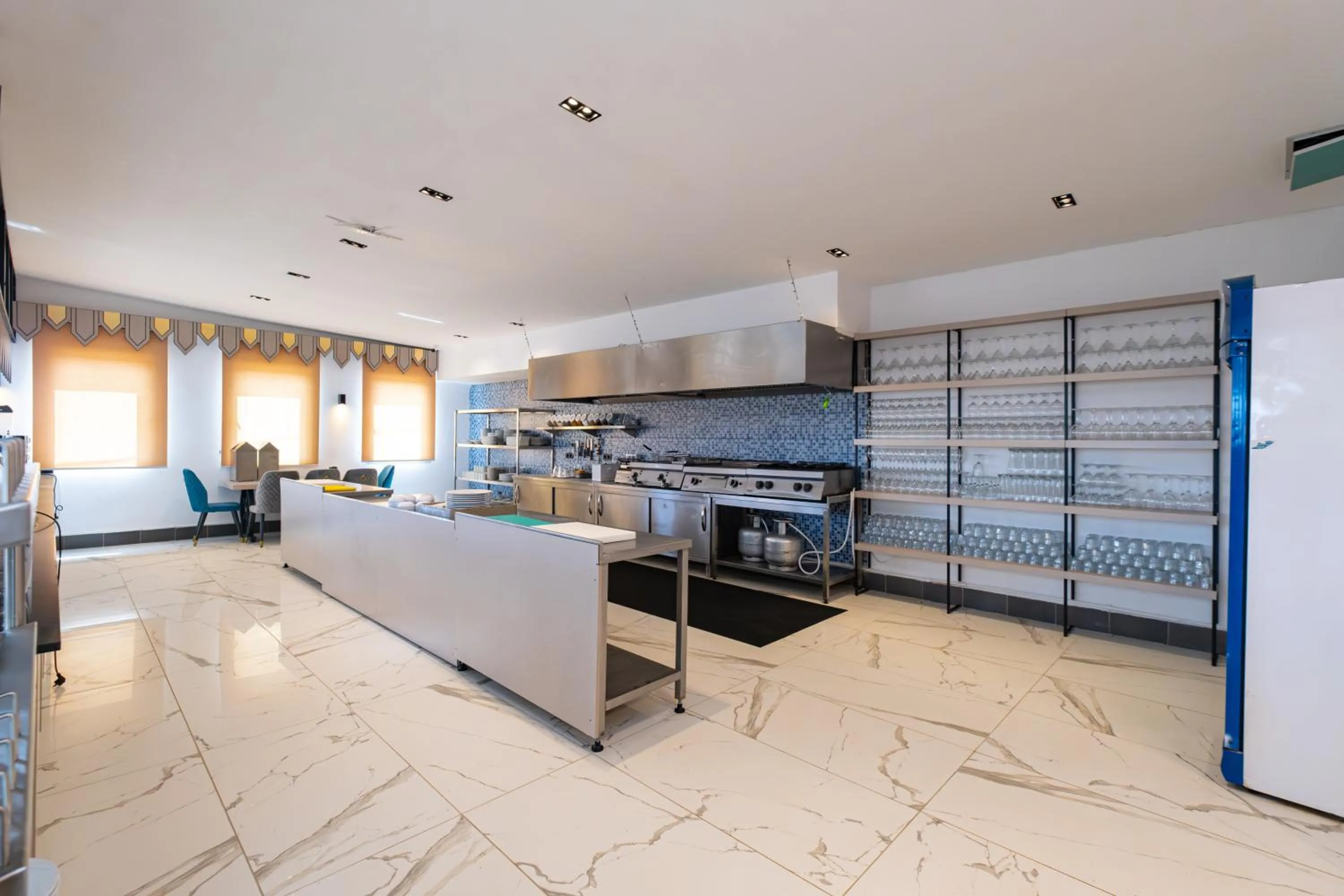 Kitchen or kitchenette in Hipodrom Hotel