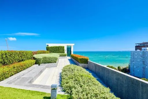 Garden in The Base Central Pattaya