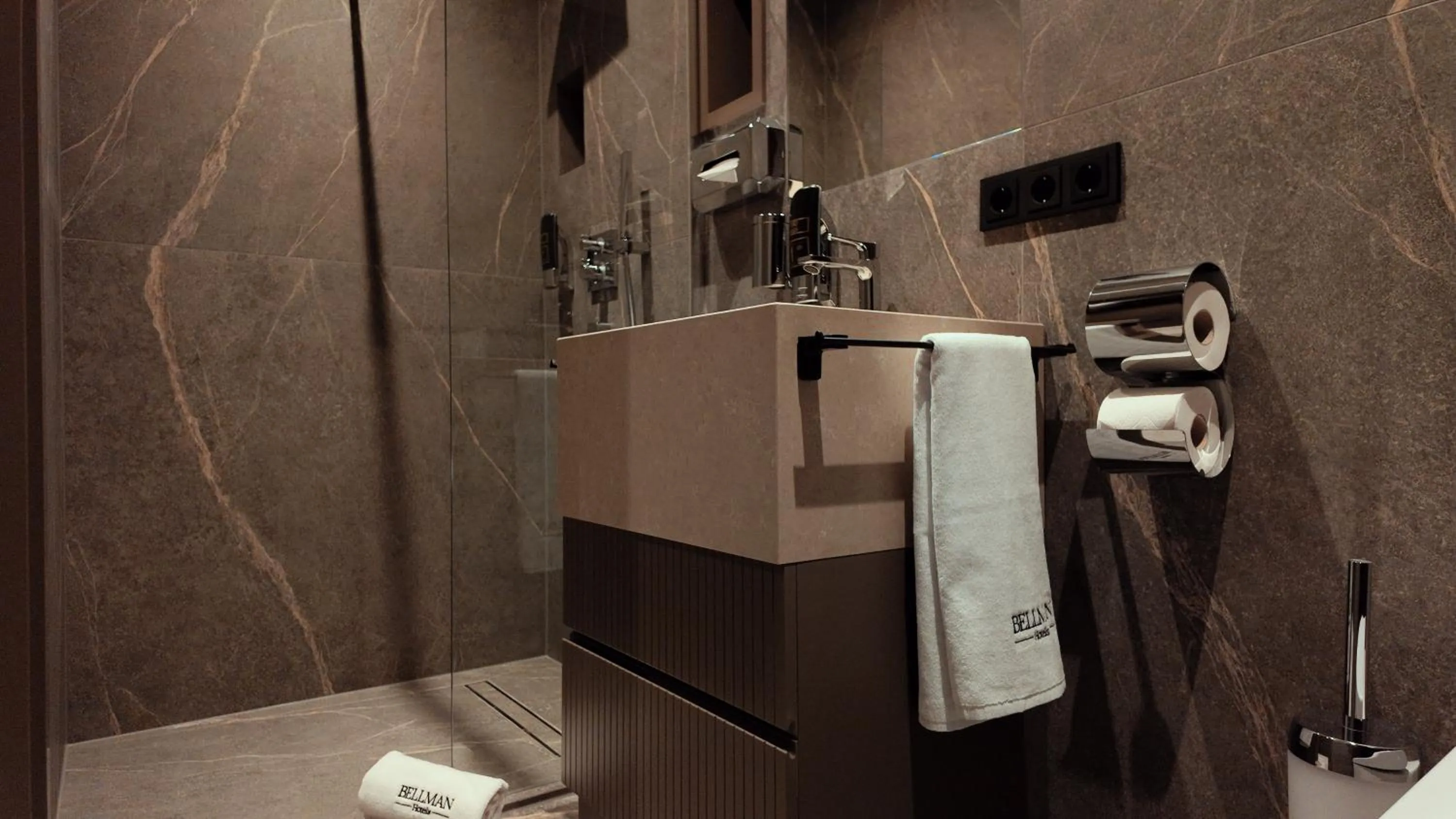 Bathroom in Bellman Hotel