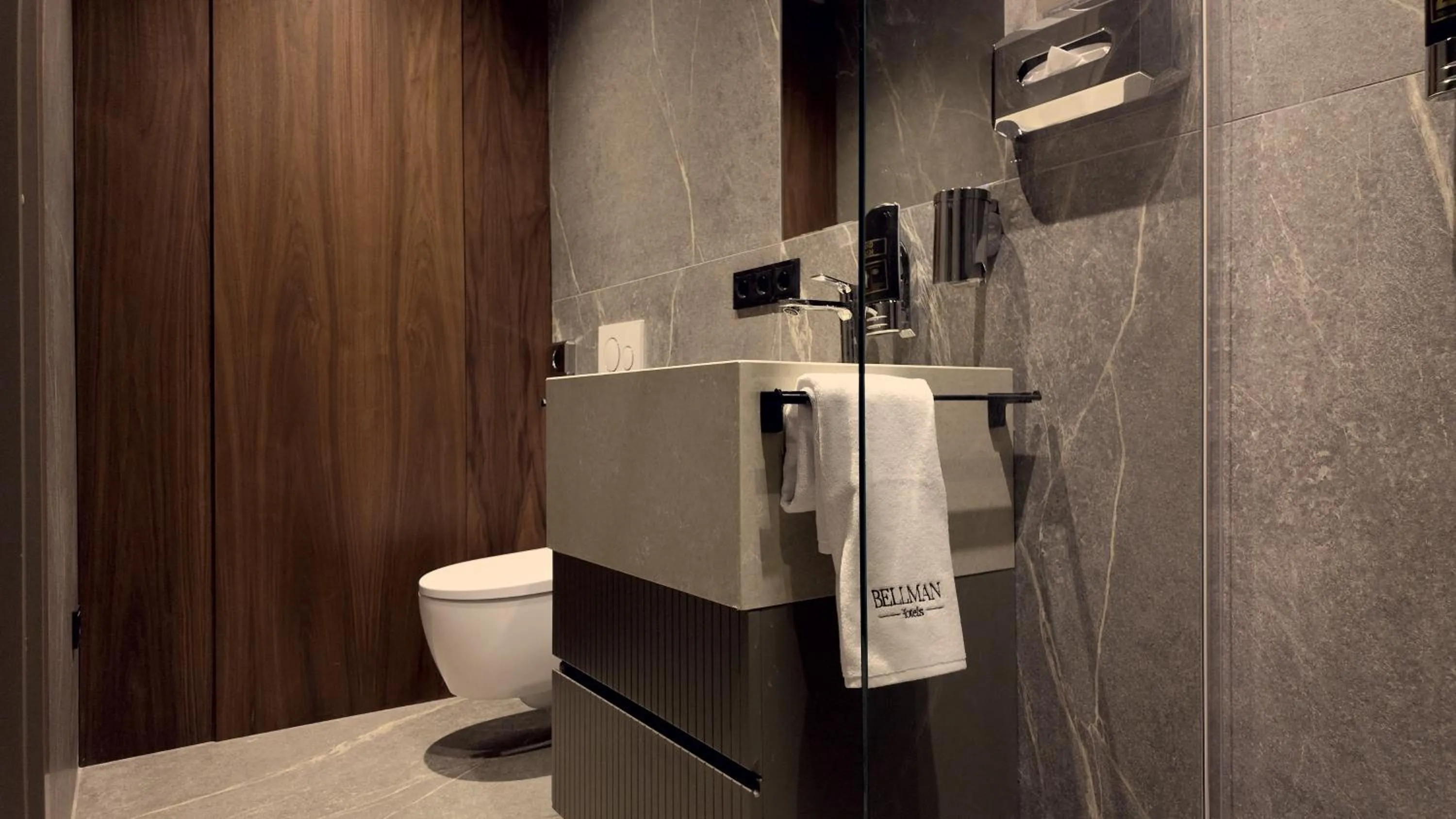 Bathroom in Bellman Hotel