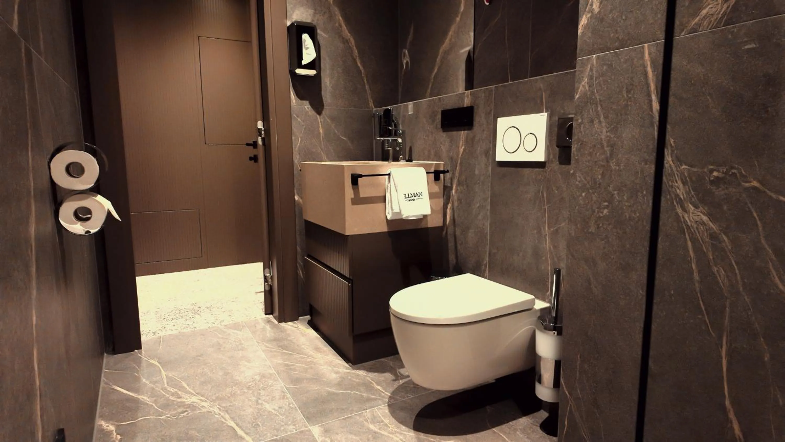 Bathroom in Bellman Hotel