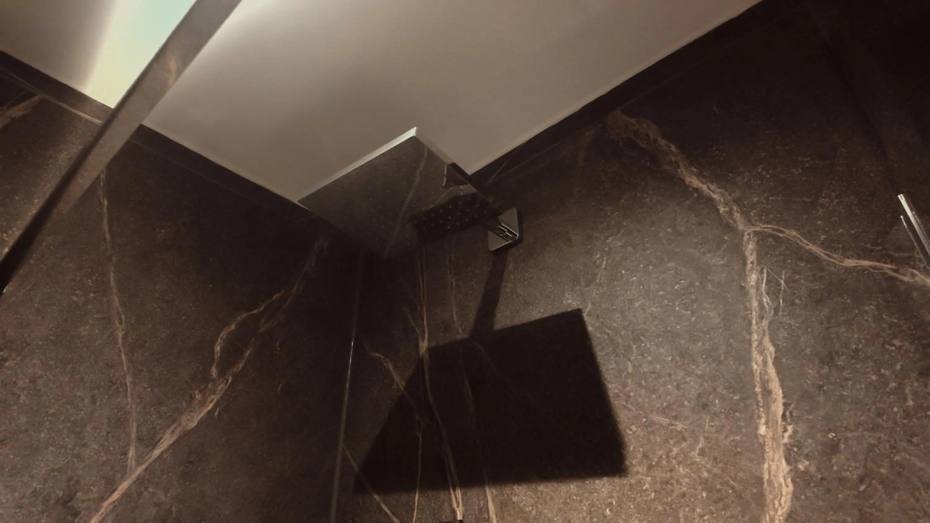 Shower in Bellman Hotel