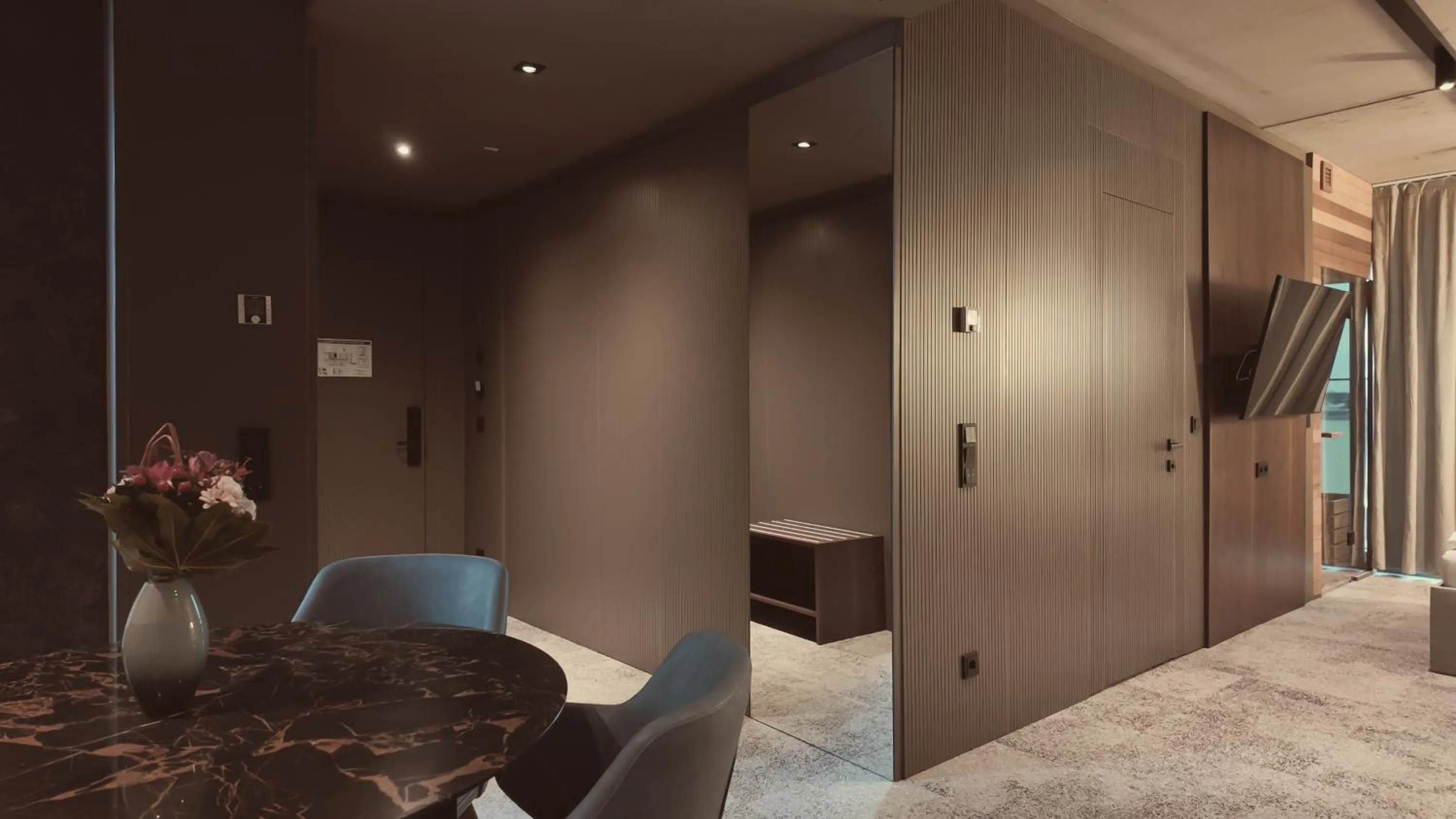 wardrobe in Bellman Hotel