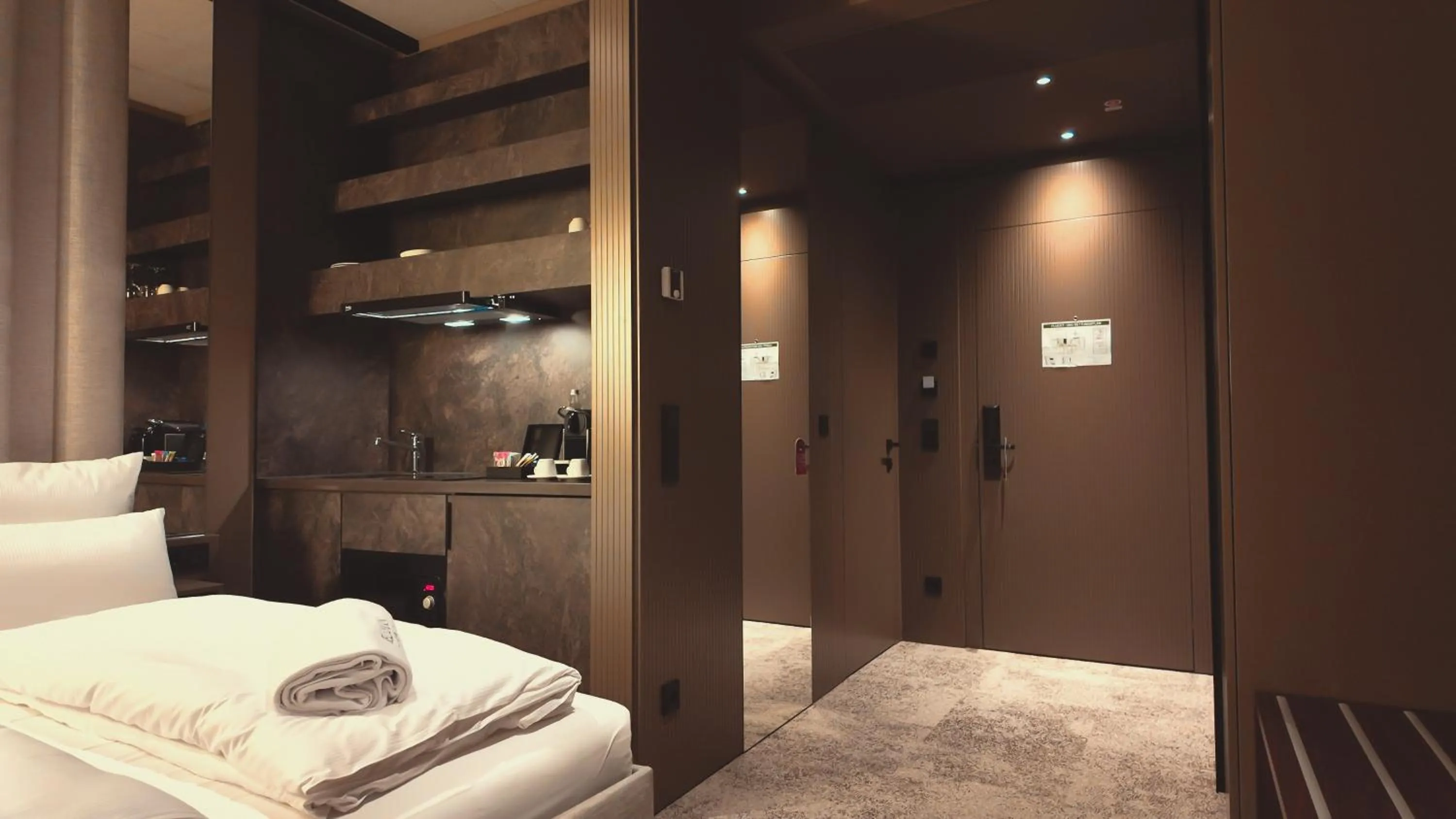 Photo of the whole room, Bed in Bellman Hotel