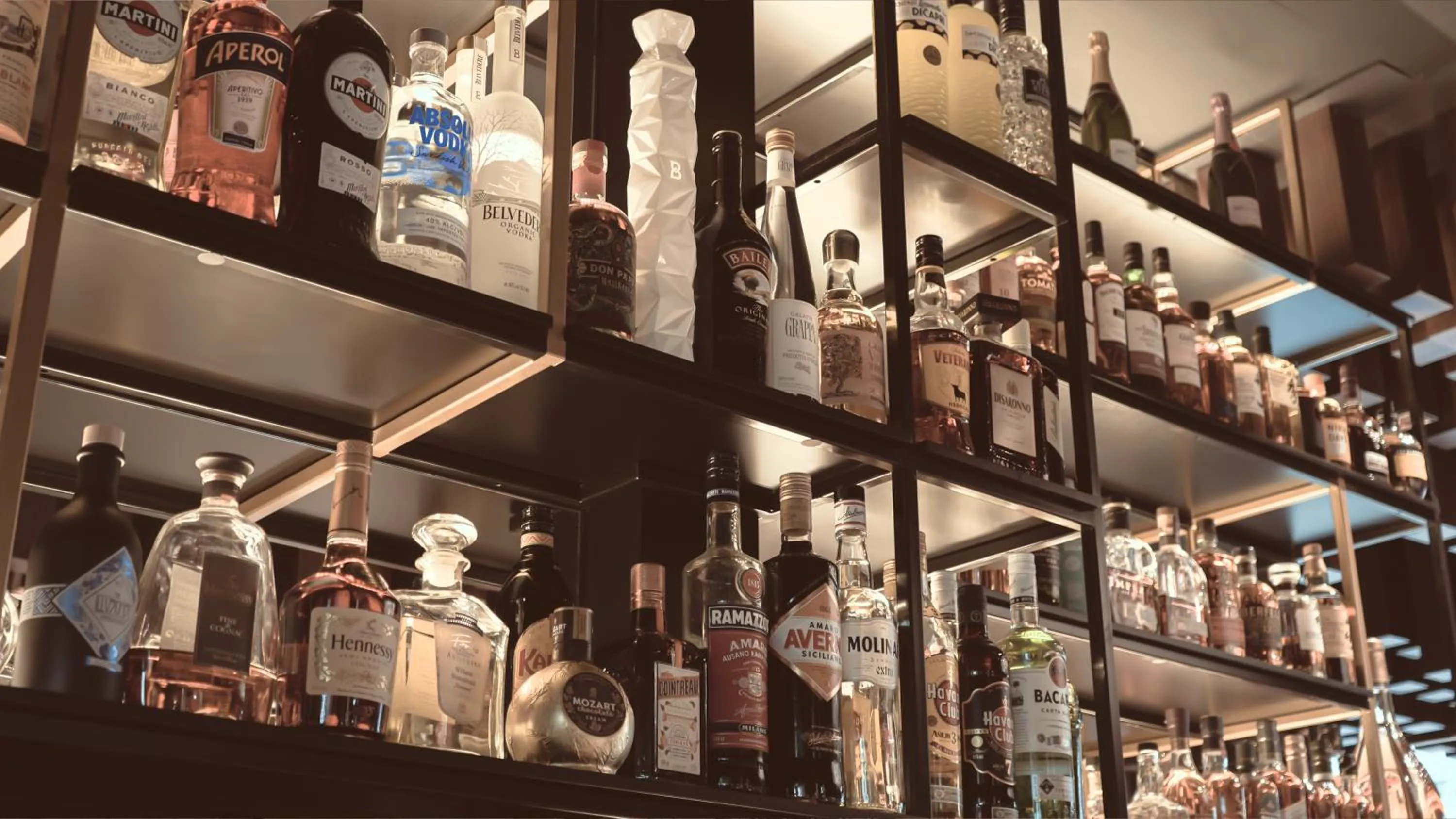 Restaurant/places to eat in Bellman Hotel