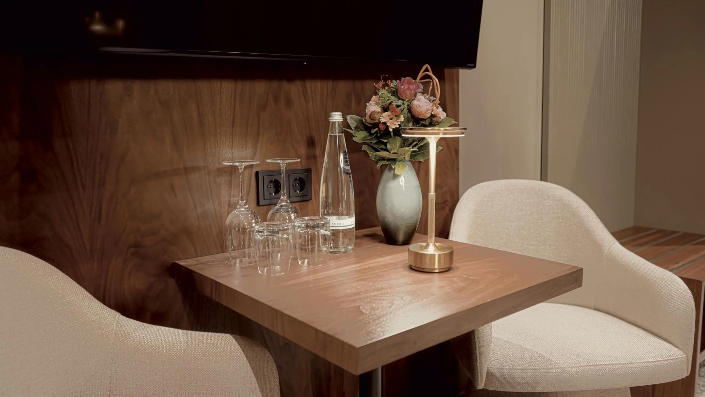 Food and drinks in Bellman Hotel