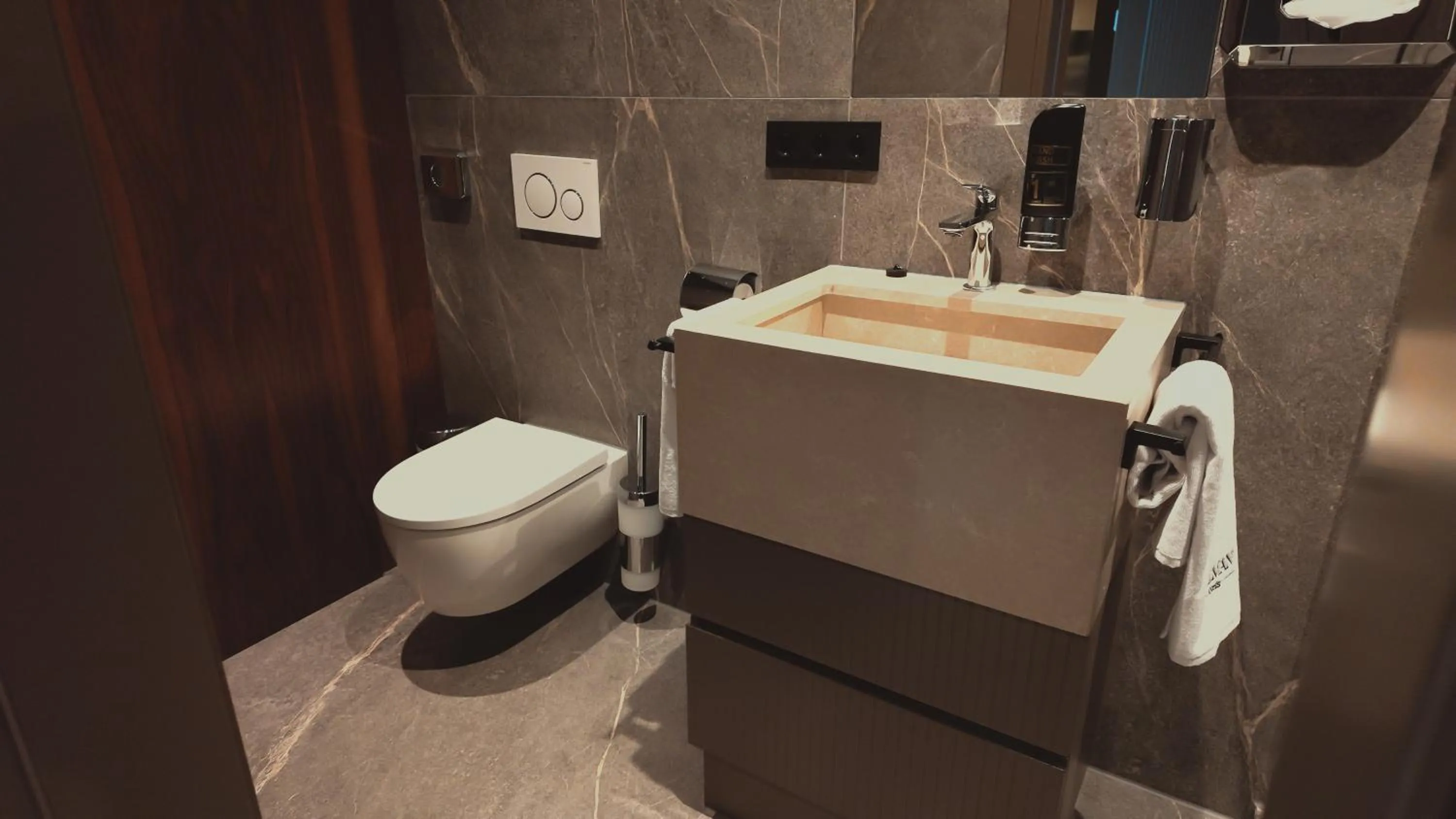 Toilet in Bellman Hotel