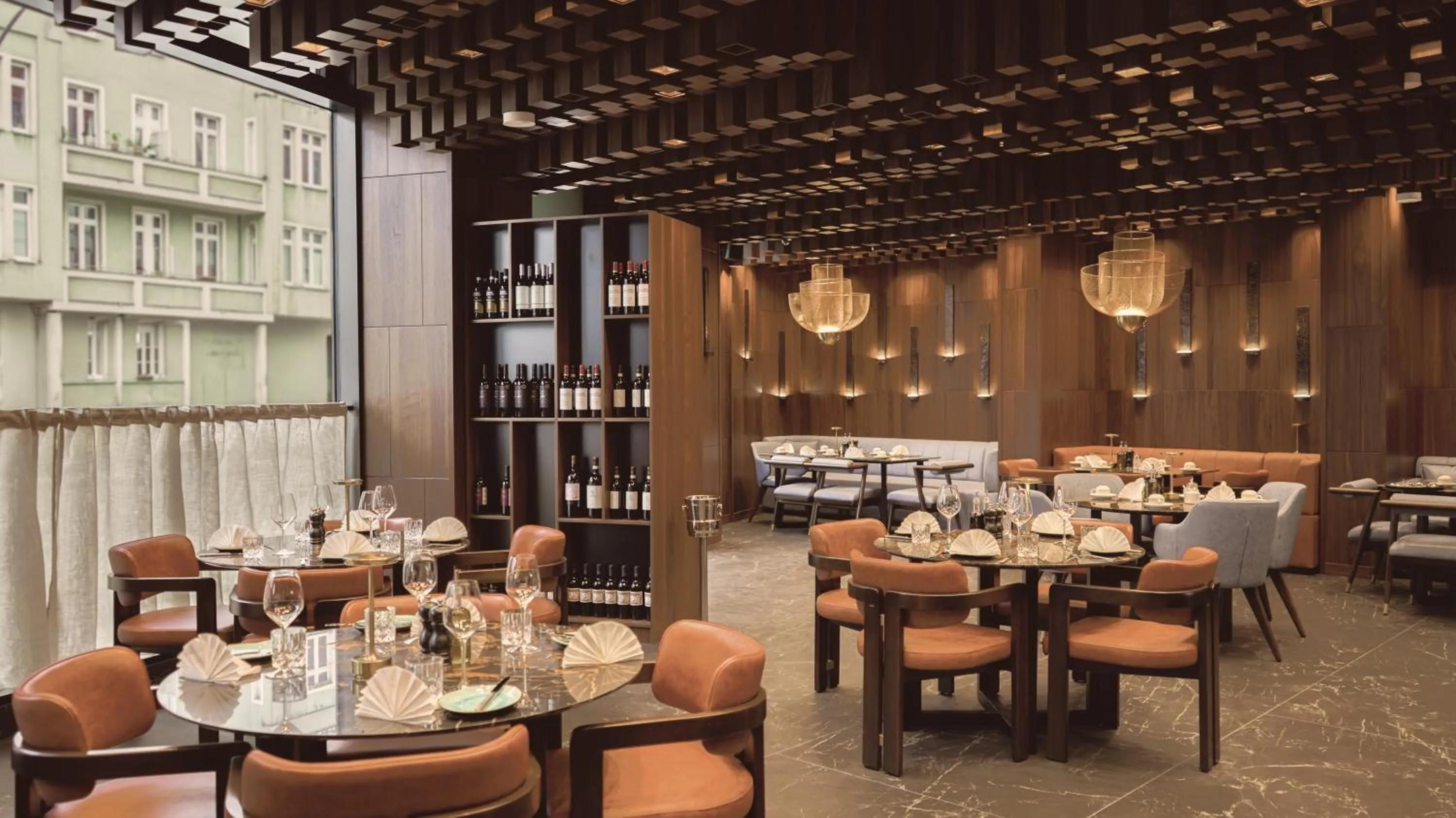 Restaurant/places to eat in Bellman Hotel