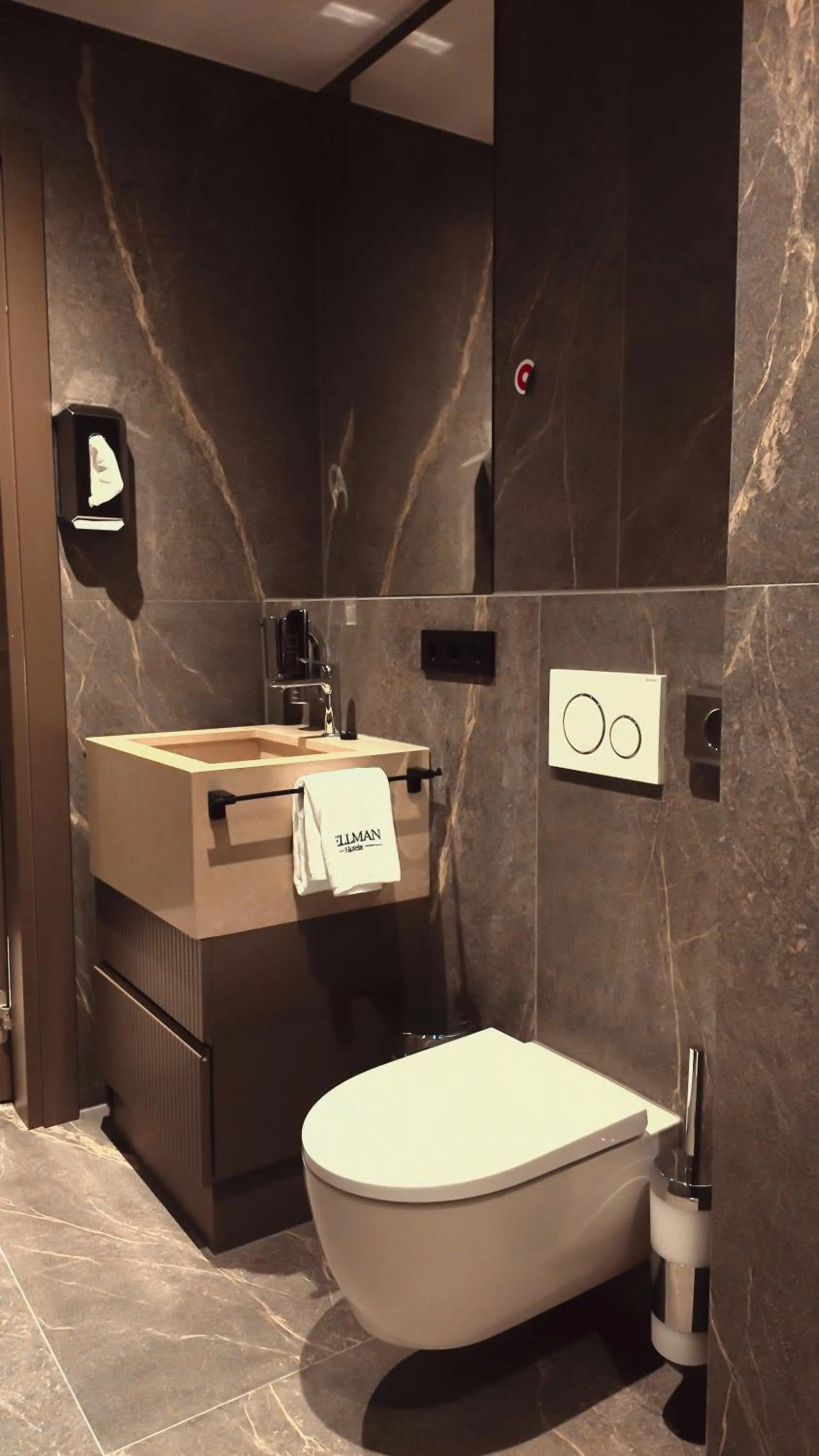 Toilet in Bellman Hotel