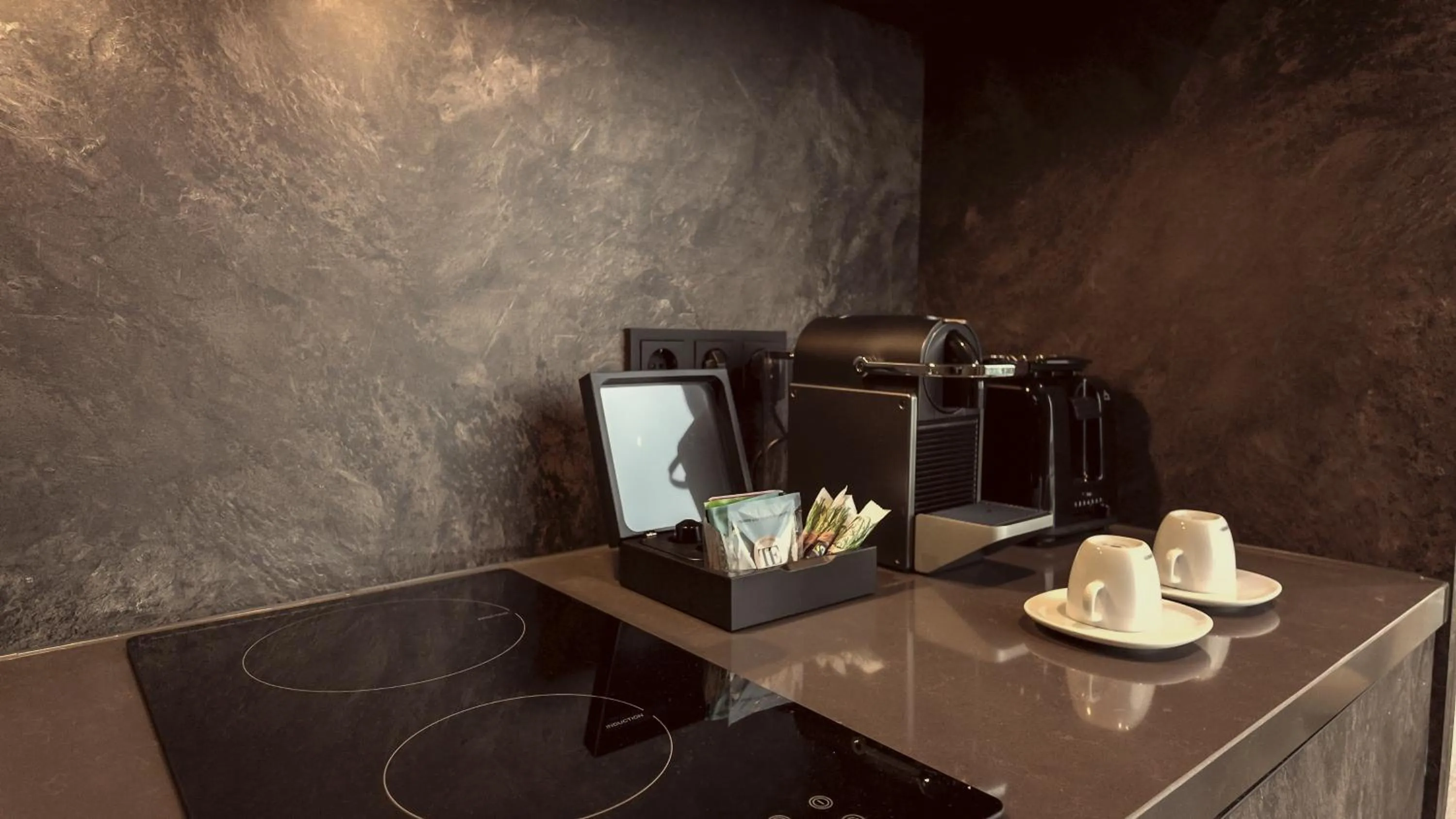 Coffee/tea facilities in Bellman Hotel