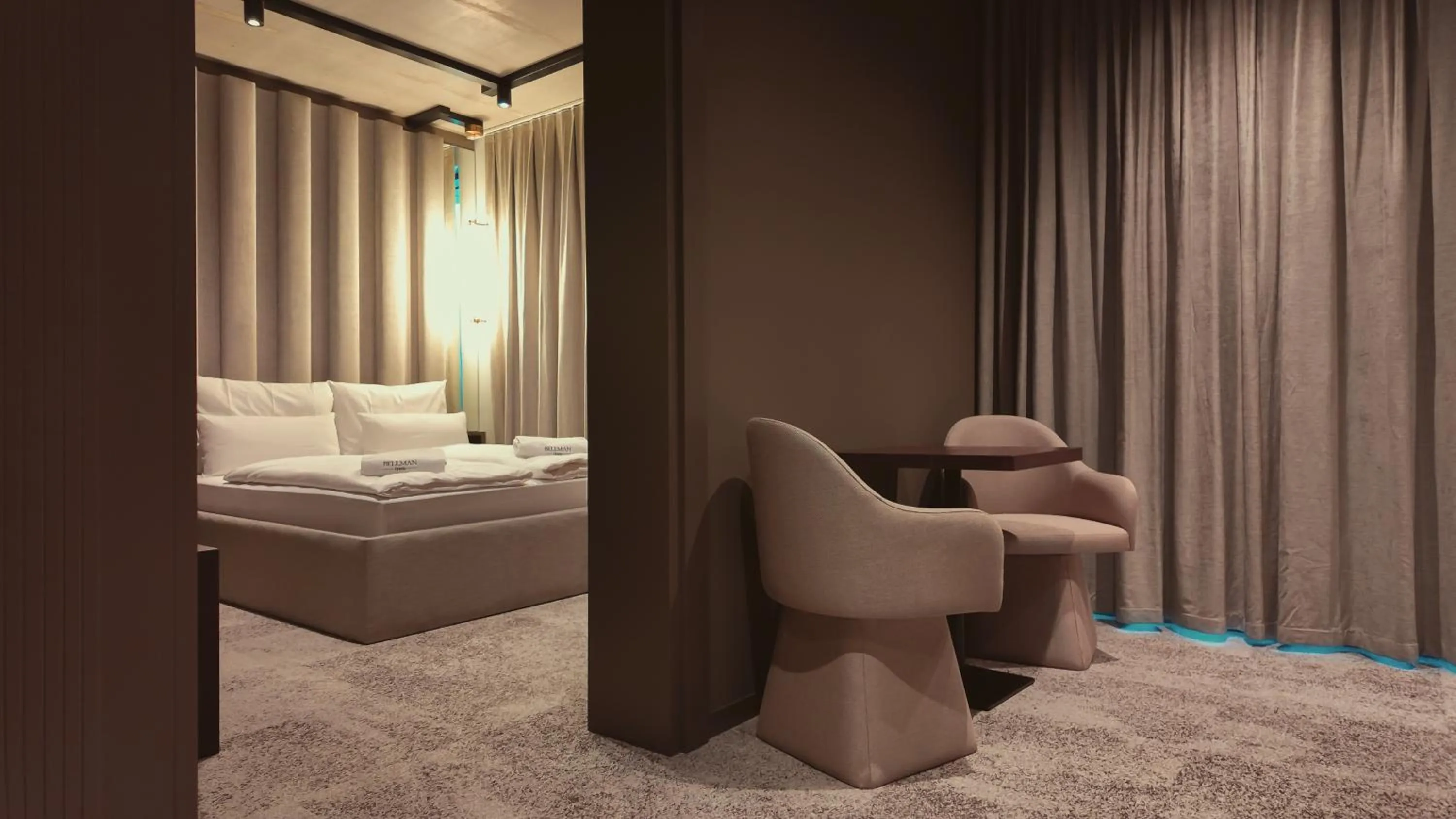 Photo of the whole room, Bed in Bellman Hotel