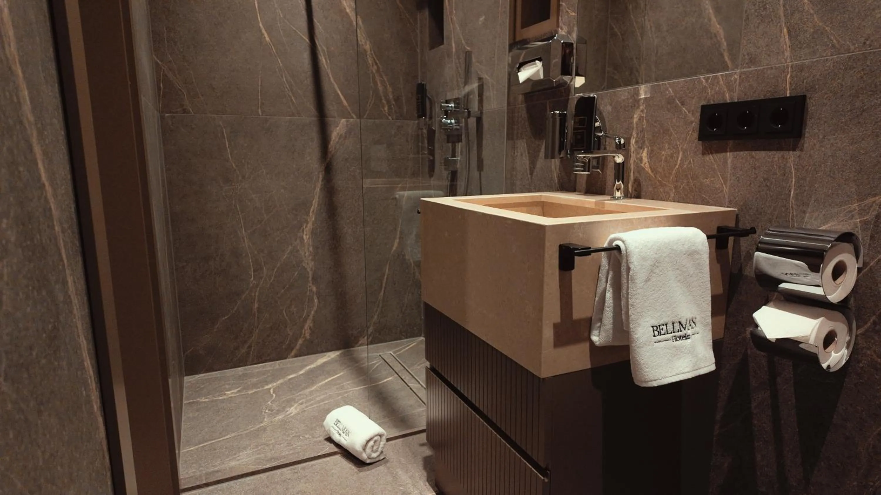 Shower in Bellman Hotel