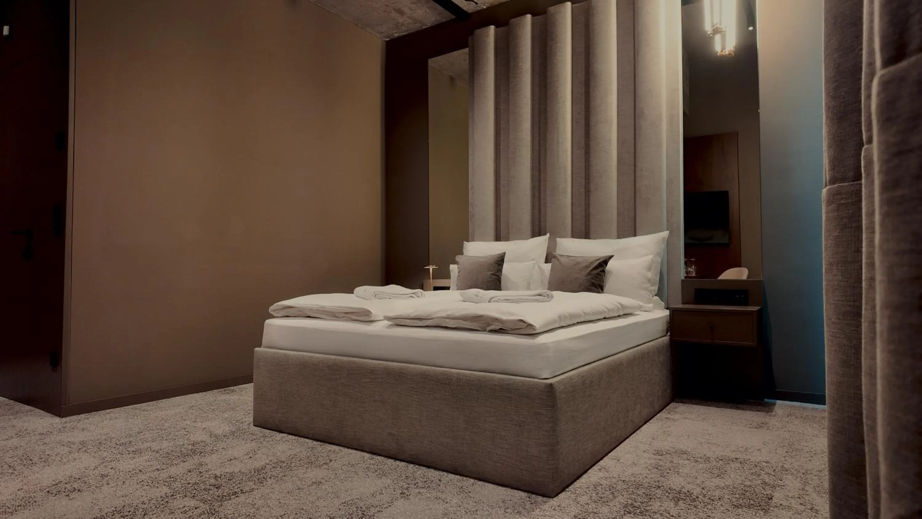 Photo of the whole room, Bed in Bellman Hotel