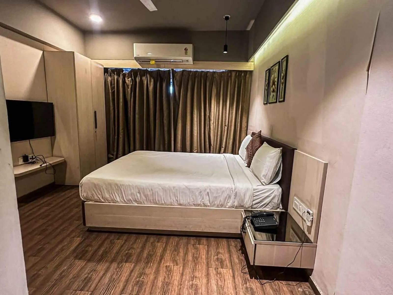 Bed in Ambition studio apartment at weekend address