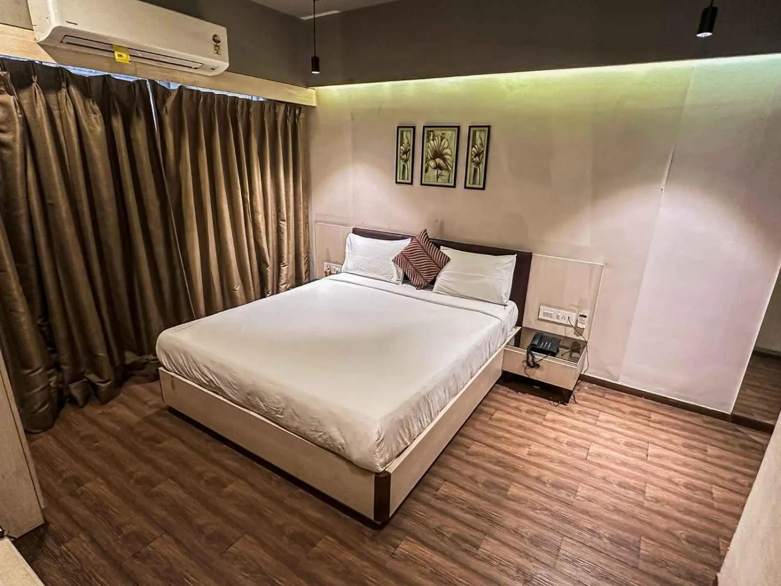 Bed in Ambition studio apartment at weekend address