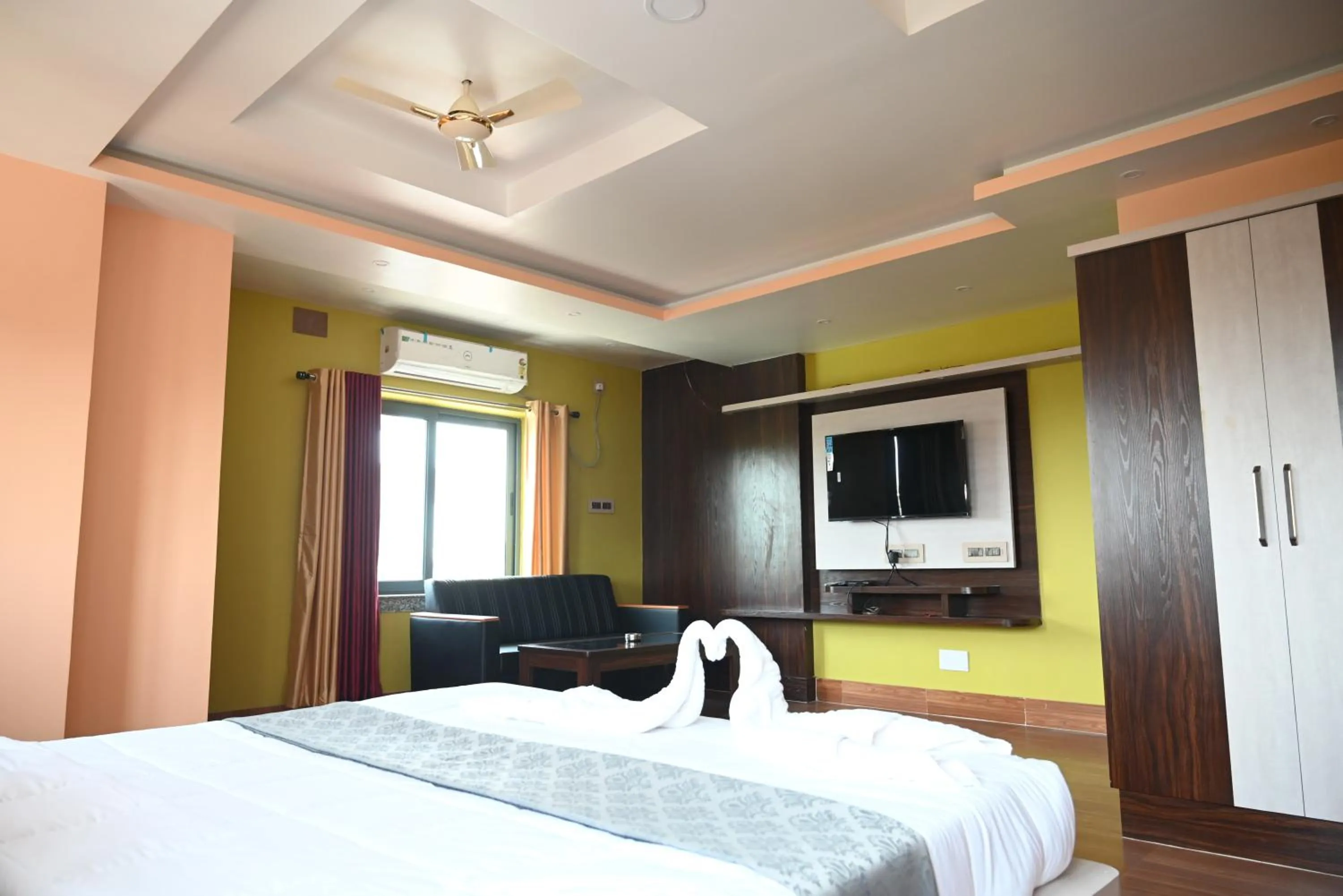 Bedroom, Bed in Hotel Tulusi Inn ! Bolpur, Shantiniketan ! Luxury Feel In Budget