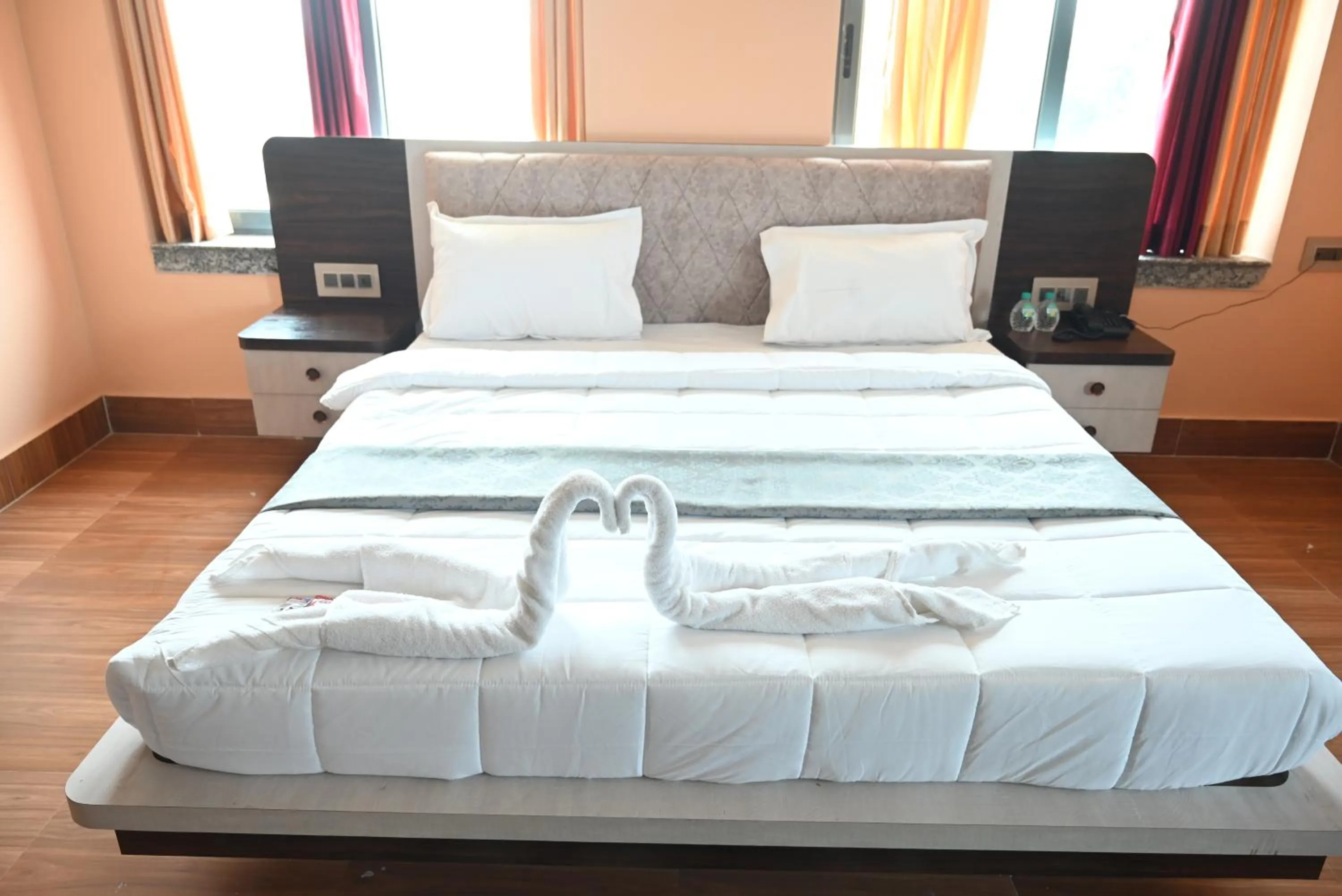 Bed in Hotel Tulusi Inn ! Bolpur, Shantiniketan ! Luxury Feel In Budget