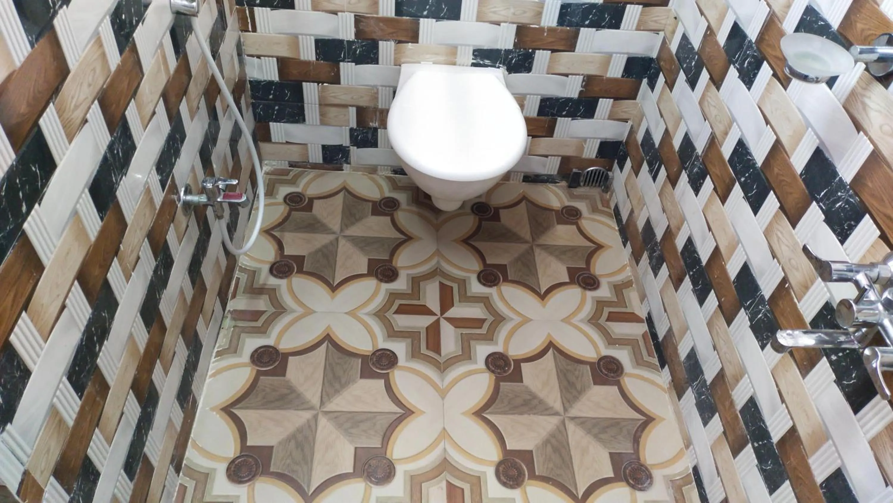 Bathroom in Hotel Tulusi Inn ! Bolpur, Shantiniketan ! Luxury Feel In Budget