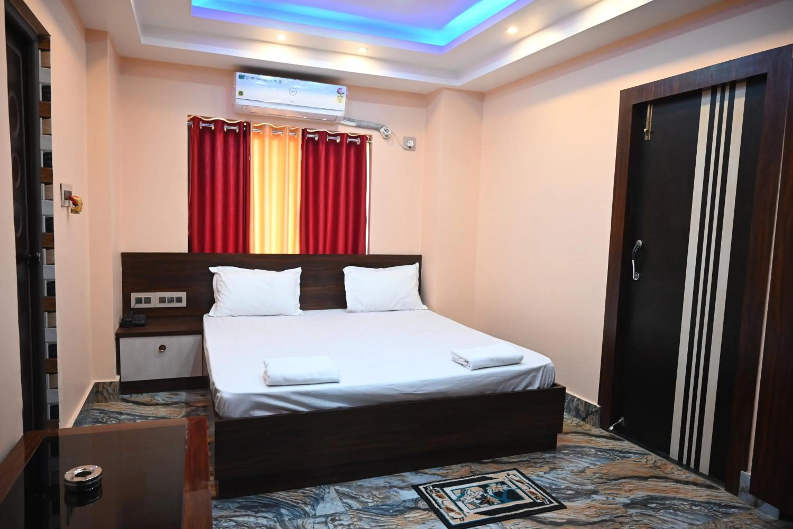 Bedroom, Bed in Hotel Tulusi Inn ! Bolpur, Shantiniketan ! Luxury Feel In Budget