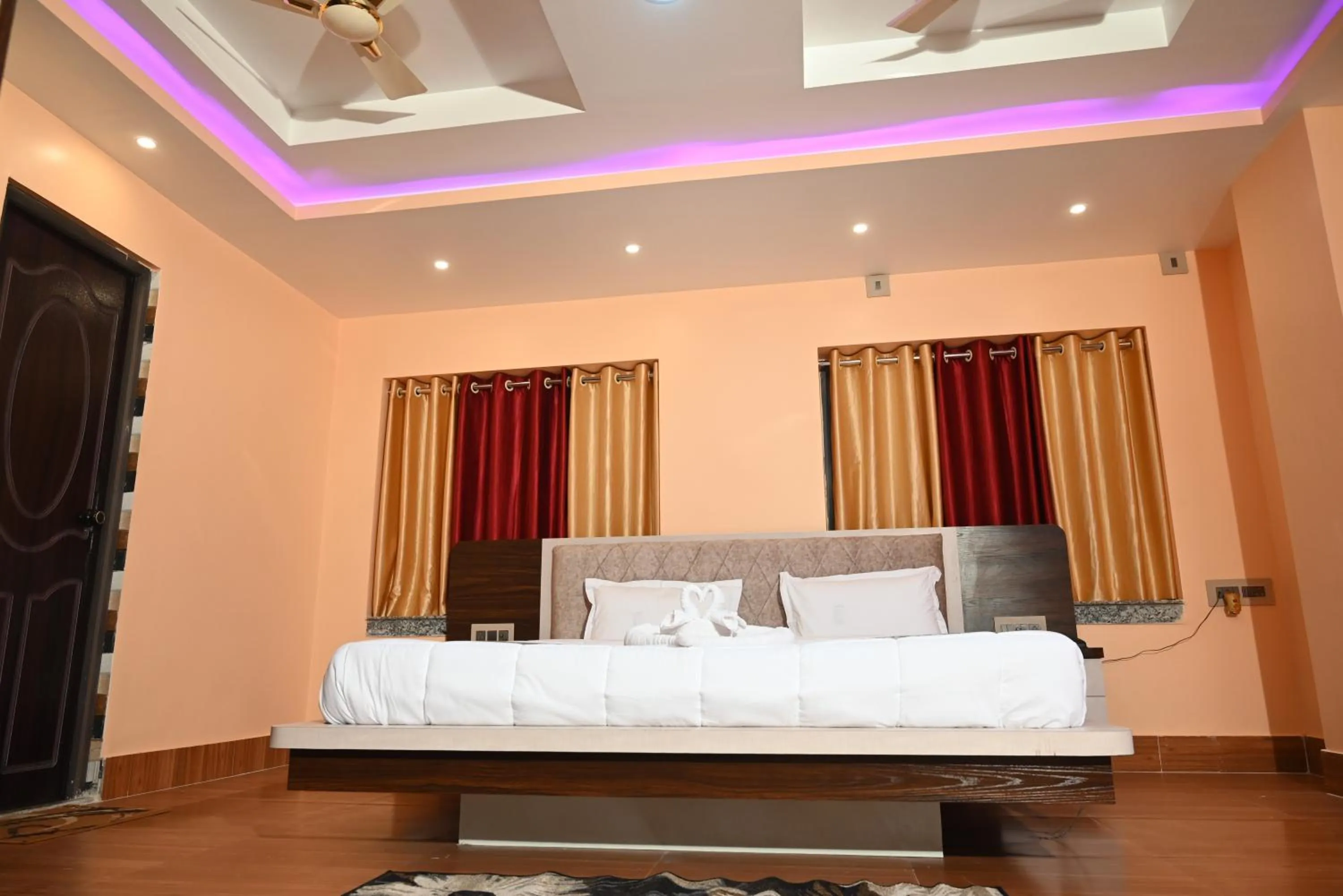 Bedroom, Bed in Hotel Tulusi Inn ! Bolpur, Shantiniketan ! Luxury Feel In Budget