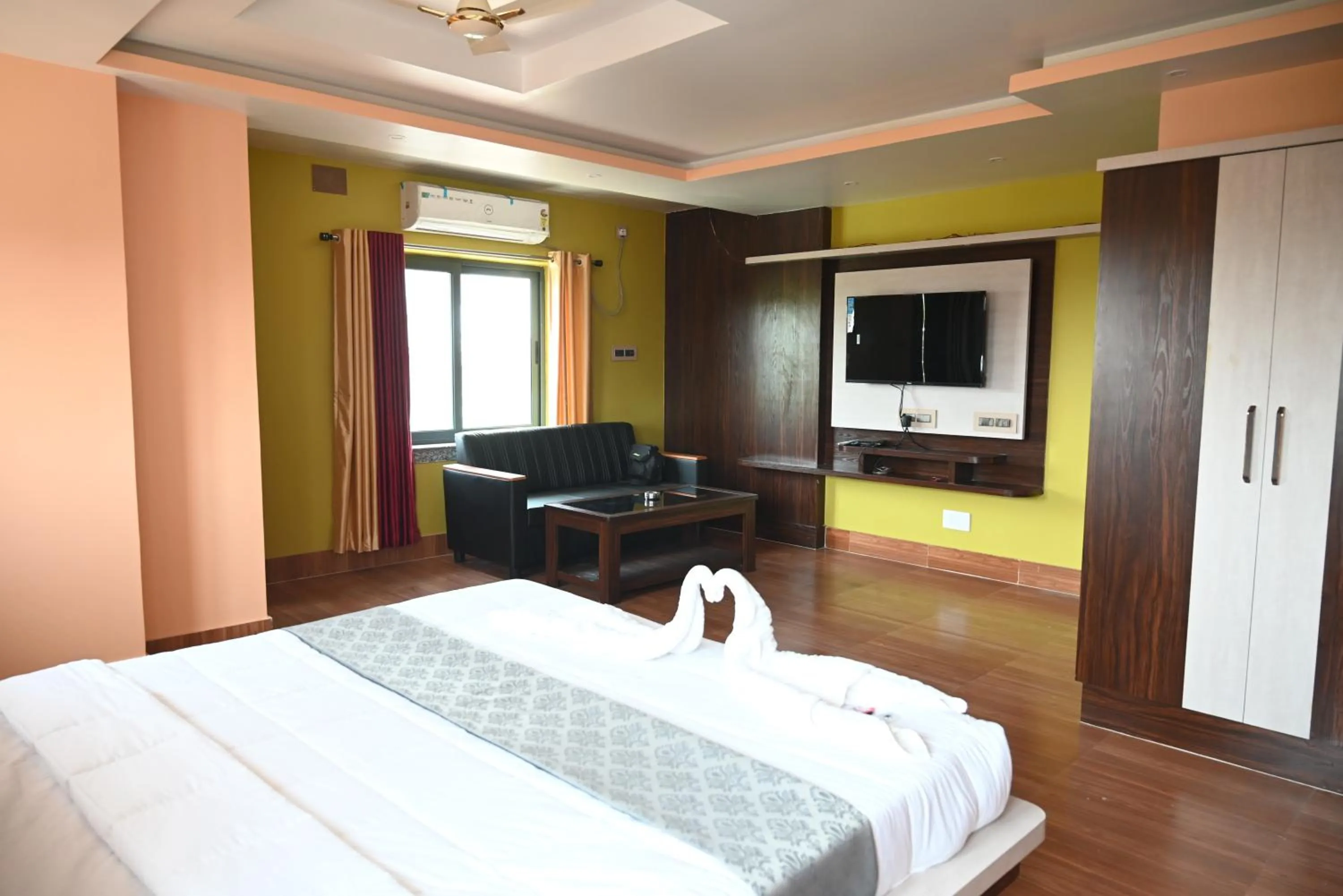 Bedroom, Bed in Hotel Tulusi Inn ! Bolpur, Shantiniketan ! Luxury Feel In Budget