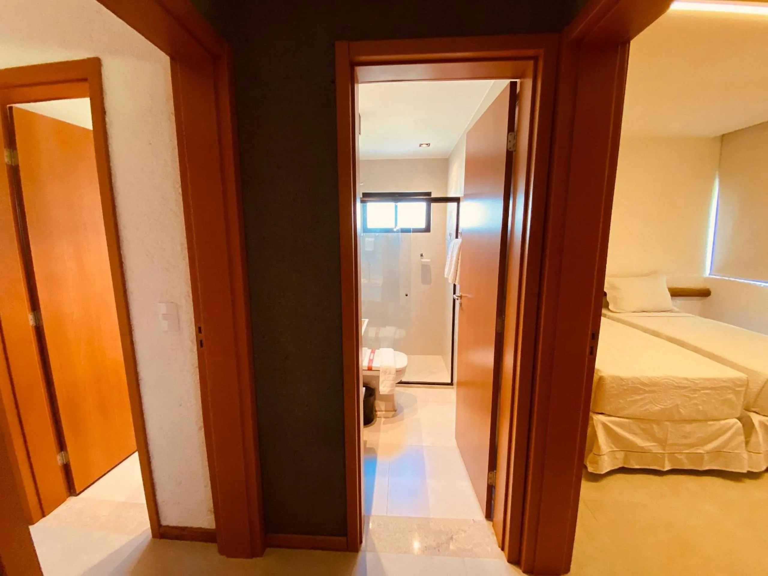 Toilet, Bed in Villas Manatee Milagres por Quarto à Vista