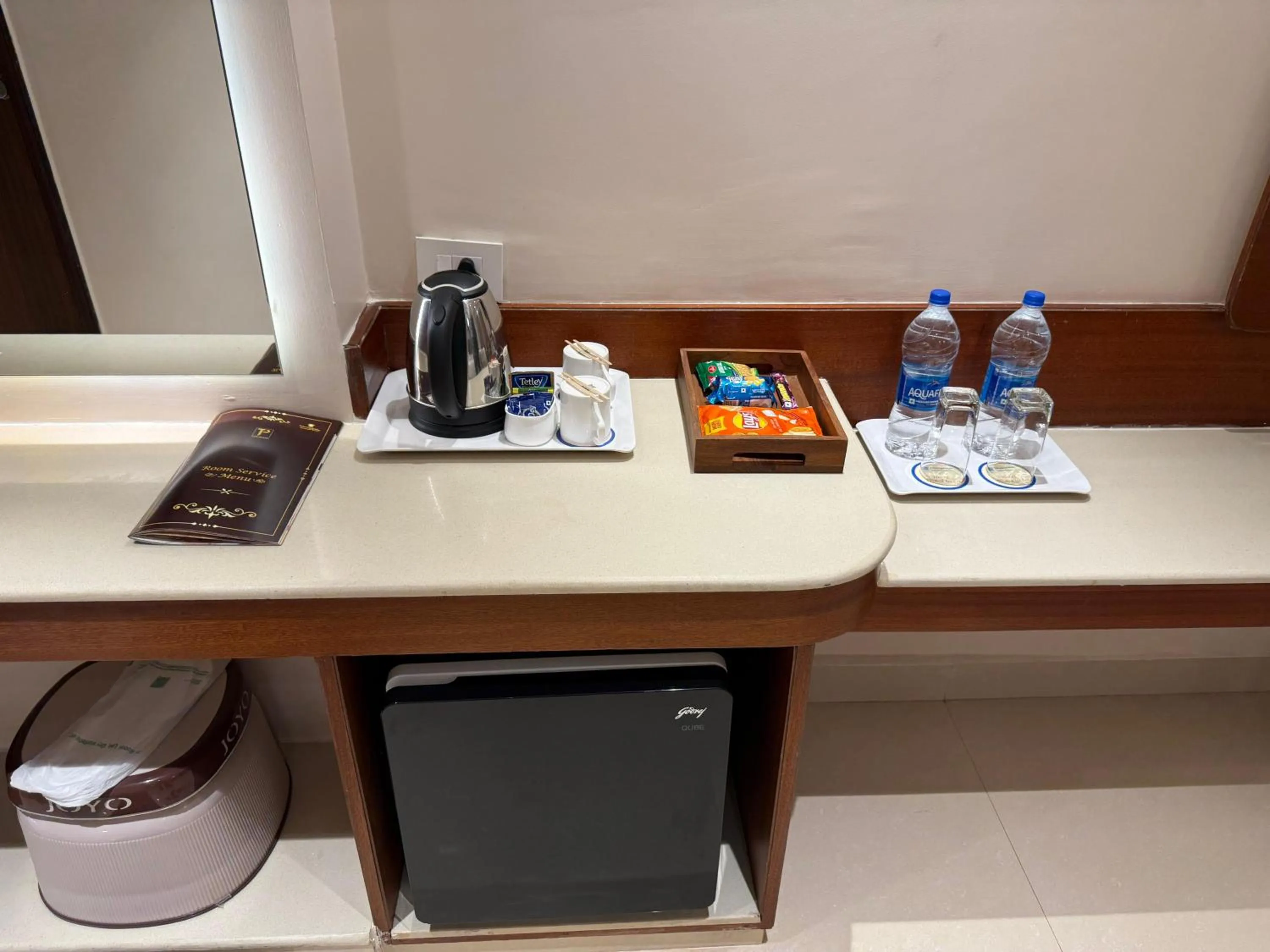 Coffee/tea facilities in Hotel the Plaza