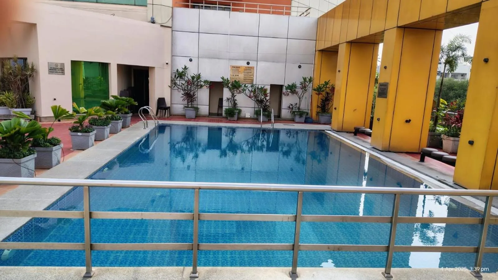 Swimming pool in Hotel the Plaza