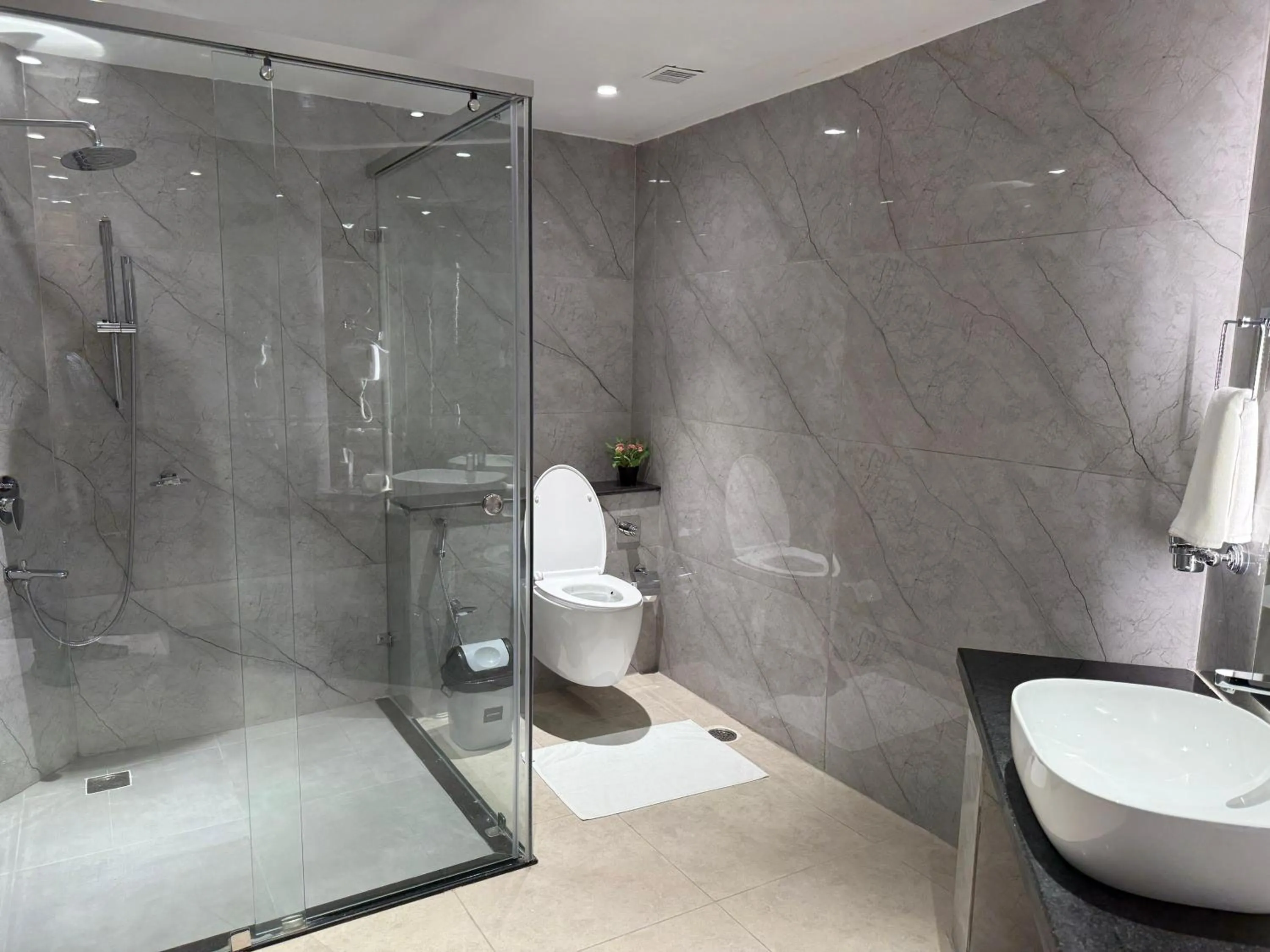 Bathroom in Hotel the Plaza