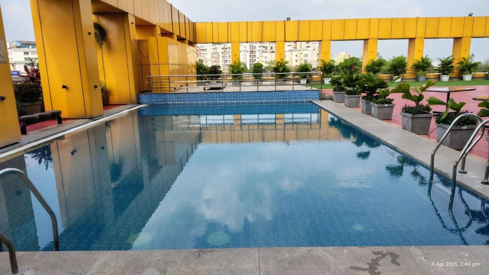 Swimming pool in Hotel the Plaza