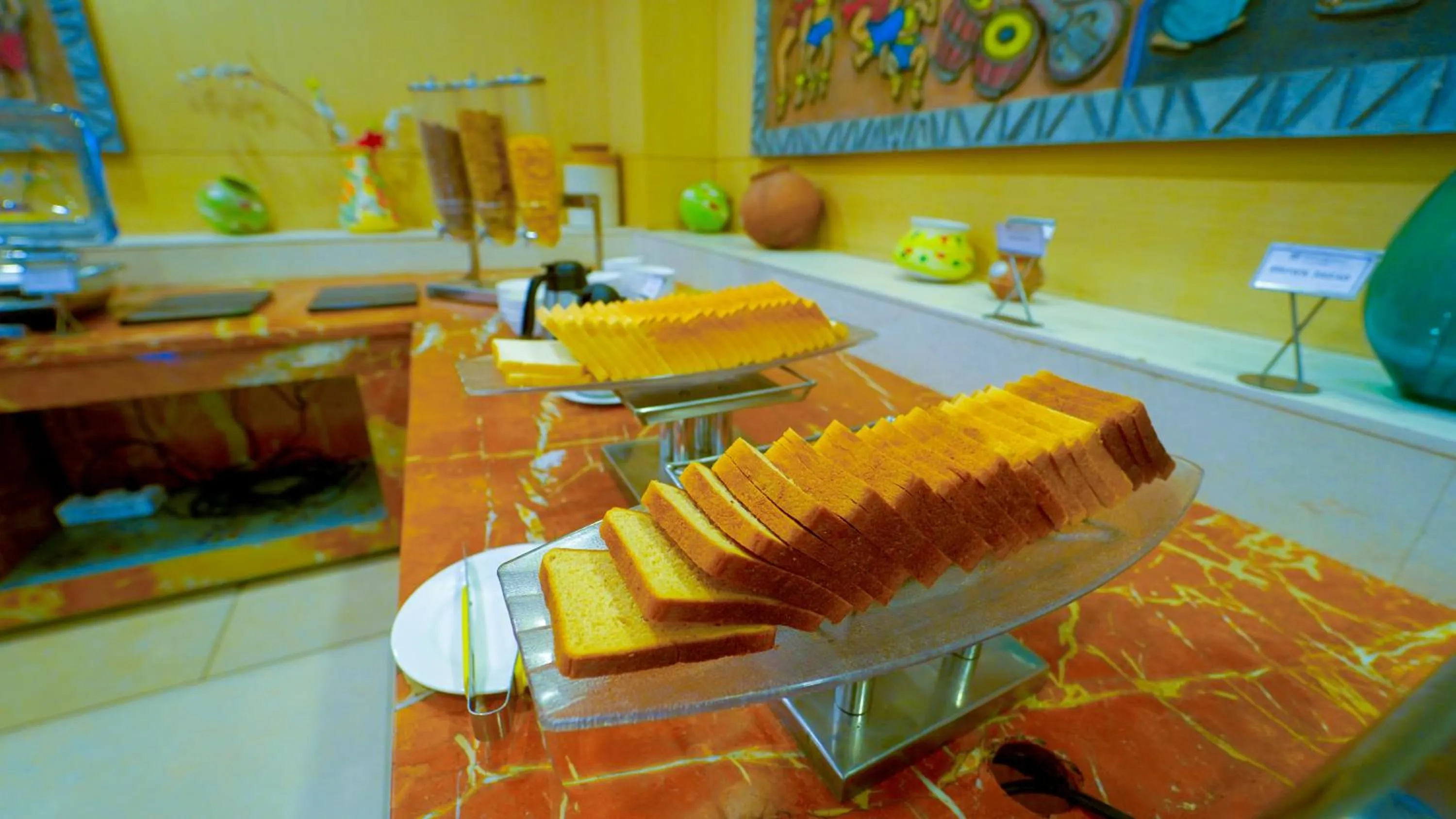 Restaurant/places to eat in Hotel the Plaza