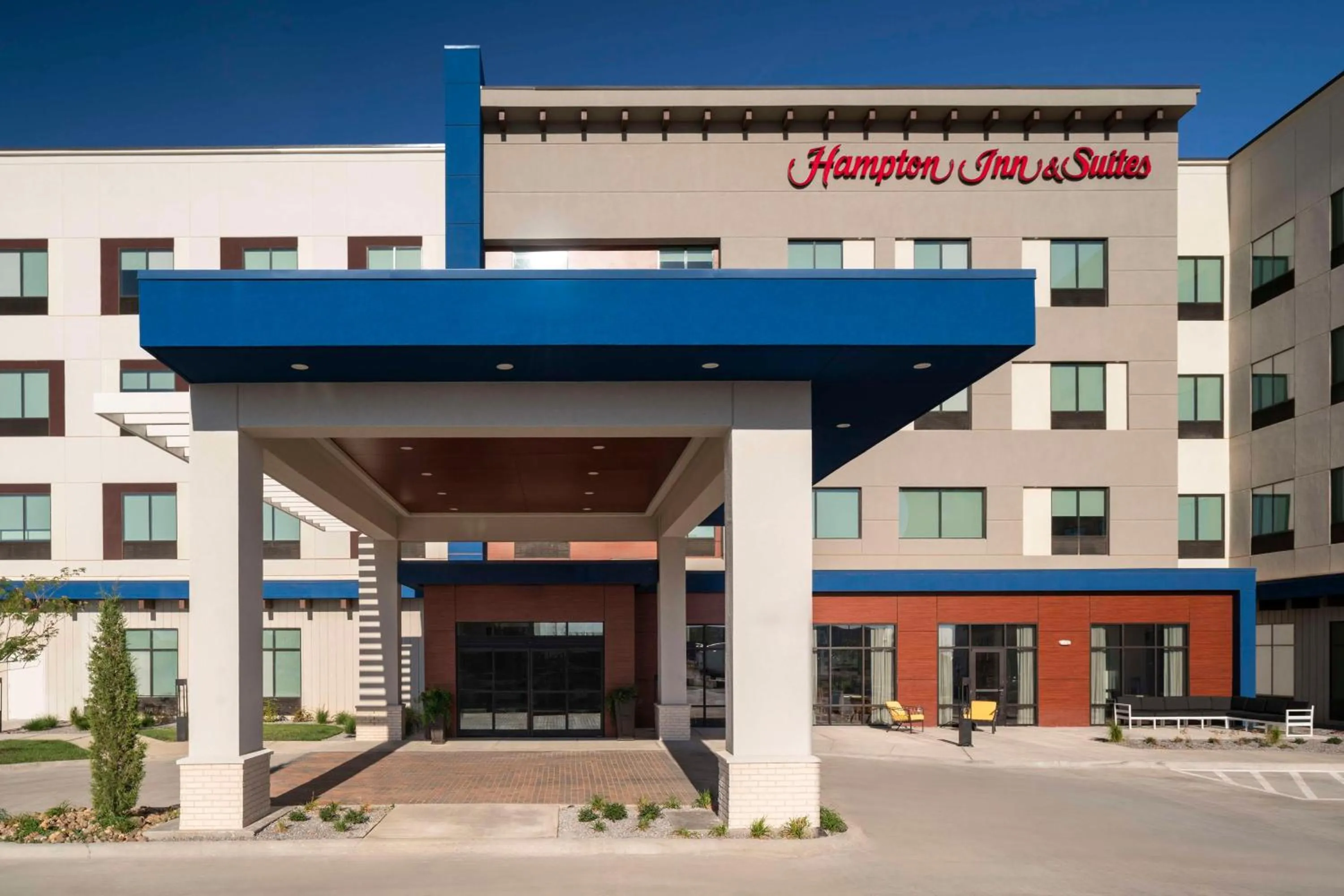 Property building in Hampton Inn & Suites Amarillo West