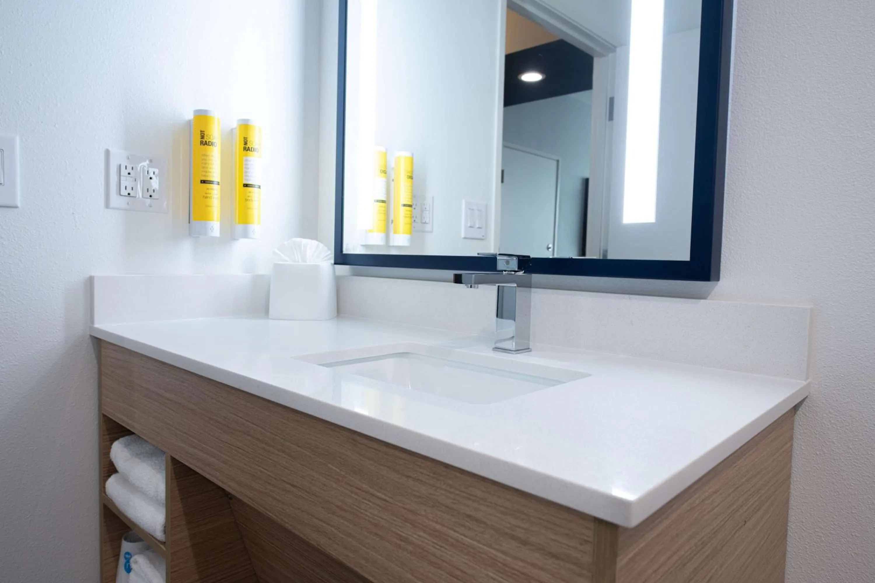 Bathroom in Tru By Hilton Lewisville Vista Ridge Mall