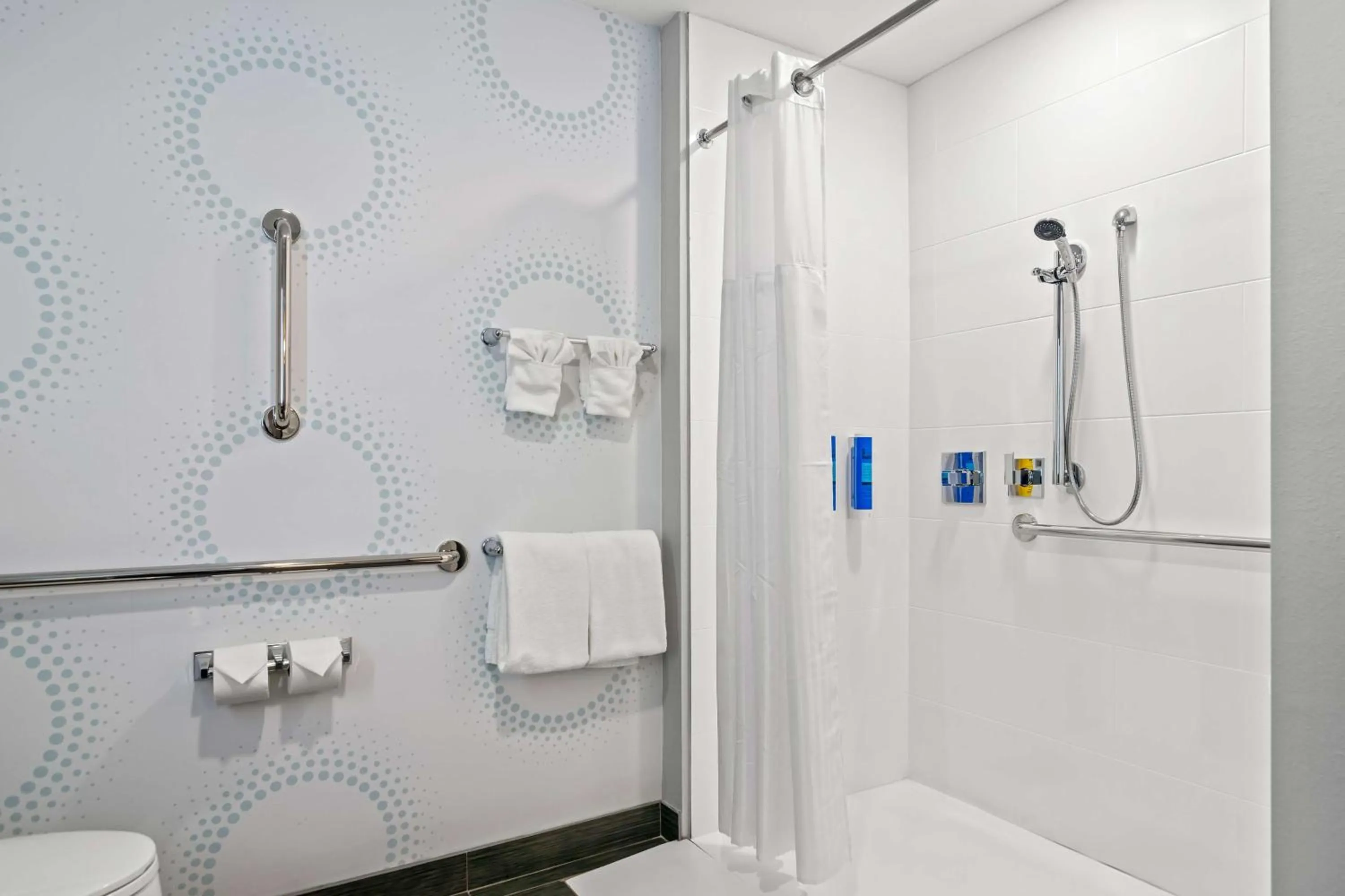 Bathroom in Tru By Hilton Rogers Bentonville